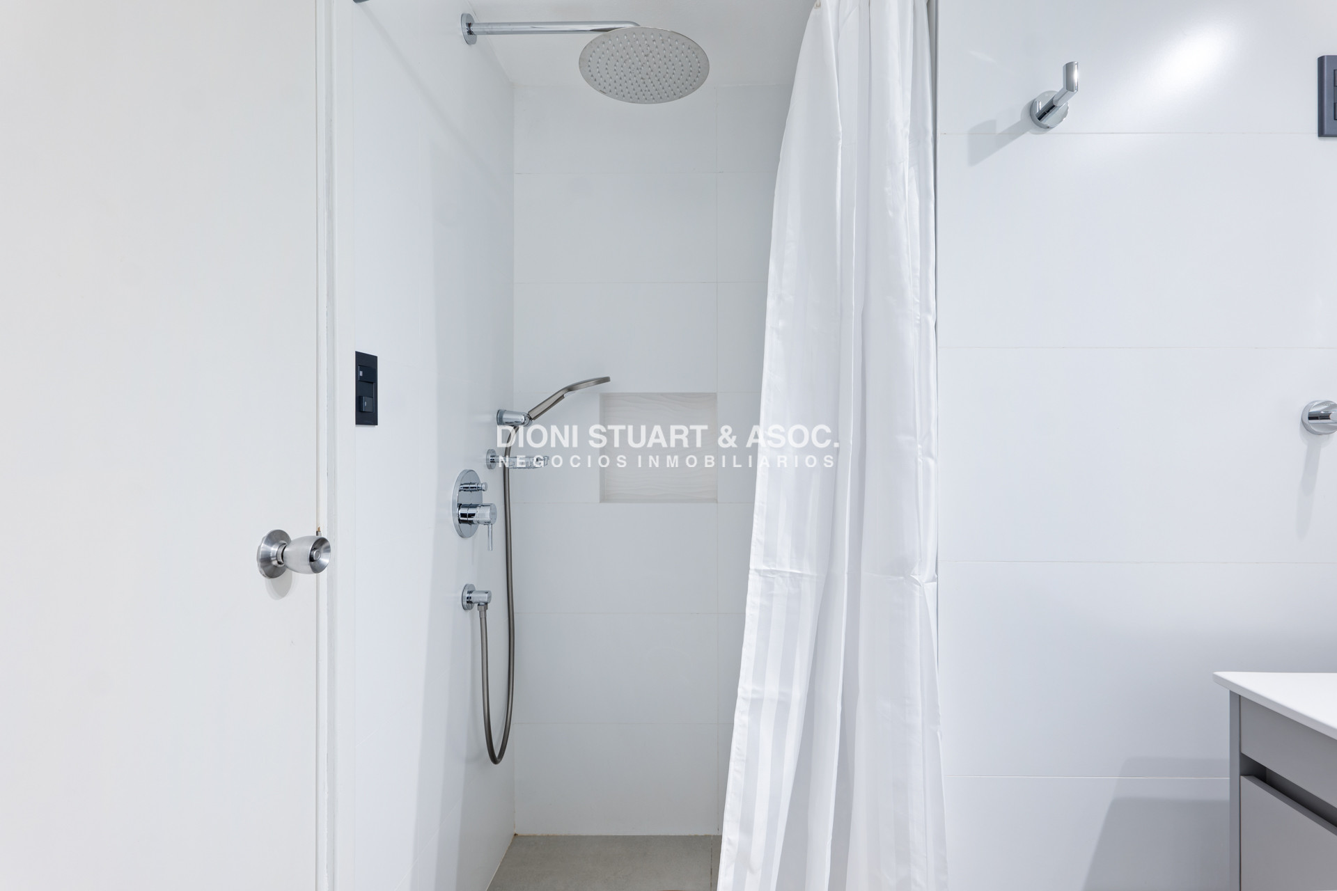 Apartamento ID.444 - APARTAMENTO EN VENTA DE 1 DORMITORIO Y MEDIO FRENTE AL MAR - PLAYA MANSA - COMPLEJO LINCOLN CENTER