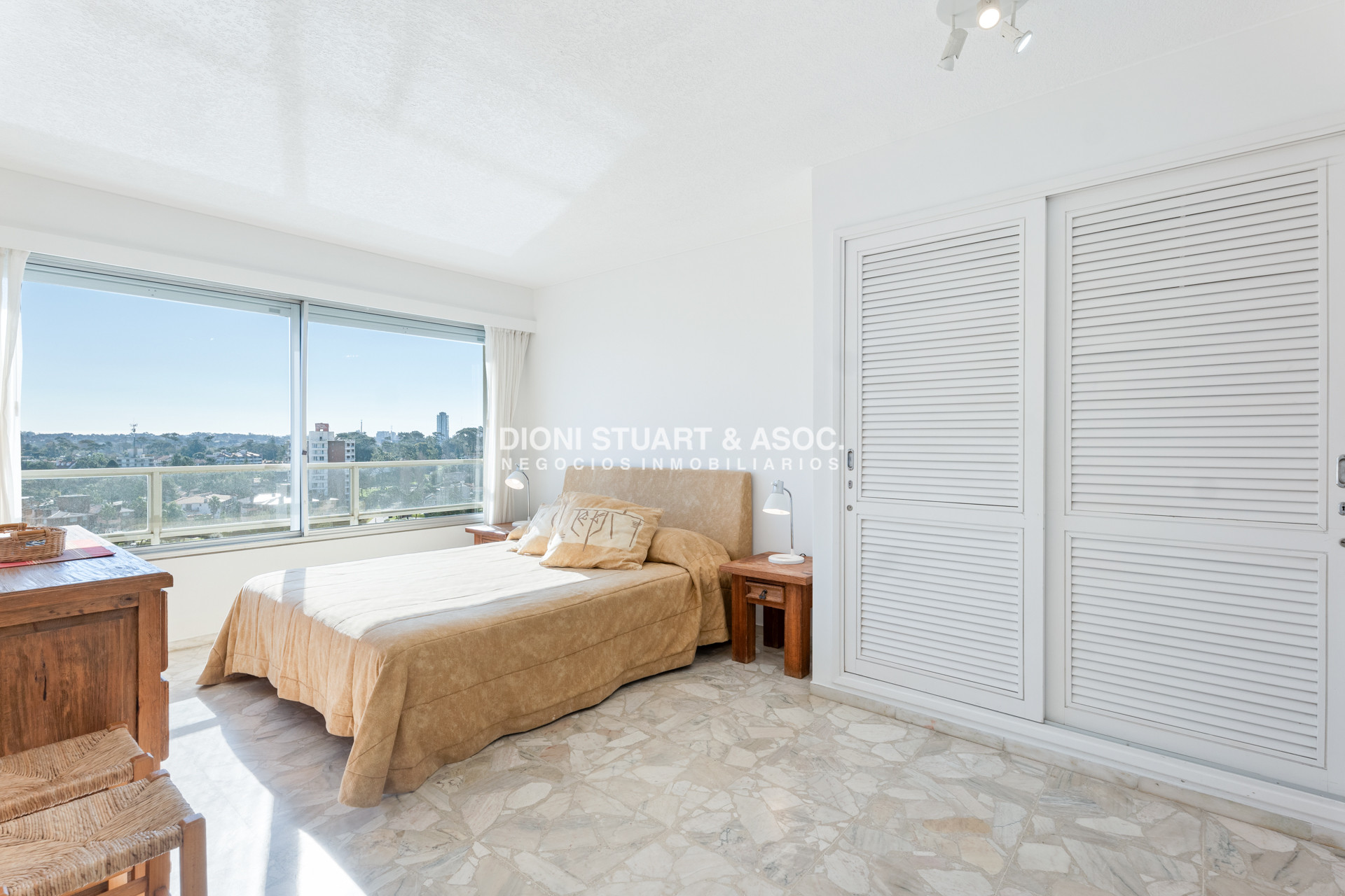 Apartamento ID.297 - APARTAMENTO EN ALQUILER DE 3 DORMITORIOS FRENTE AL MAR PLAYA MANSA TORRE WASHINGTON COMPLEJO LINCOLN CENTER