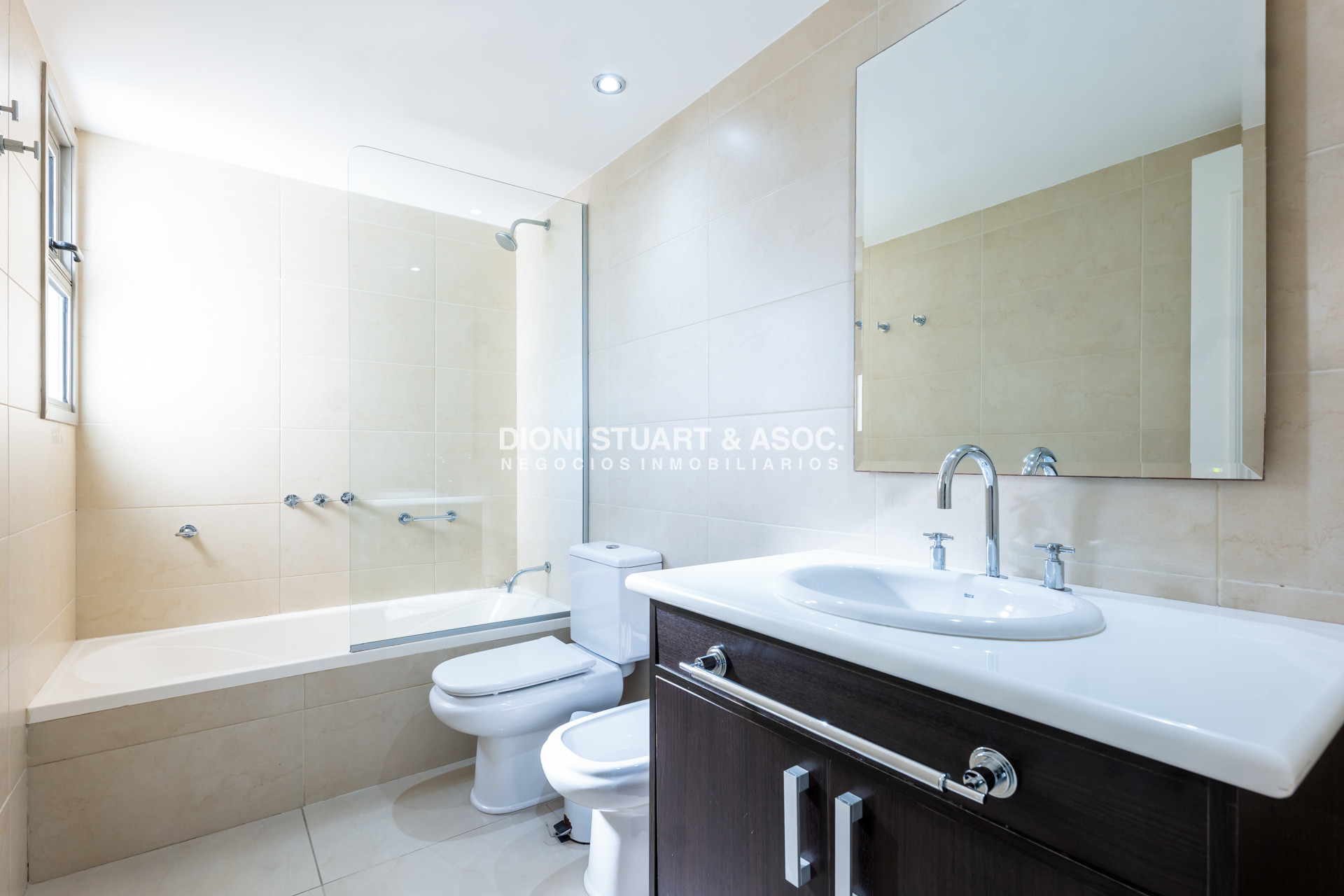 Apartamento ID.983 - IMPERIALE I EN VENTA - APARTAMENTO ESQUINERO - 3 DORM EN SUITE + DEP.