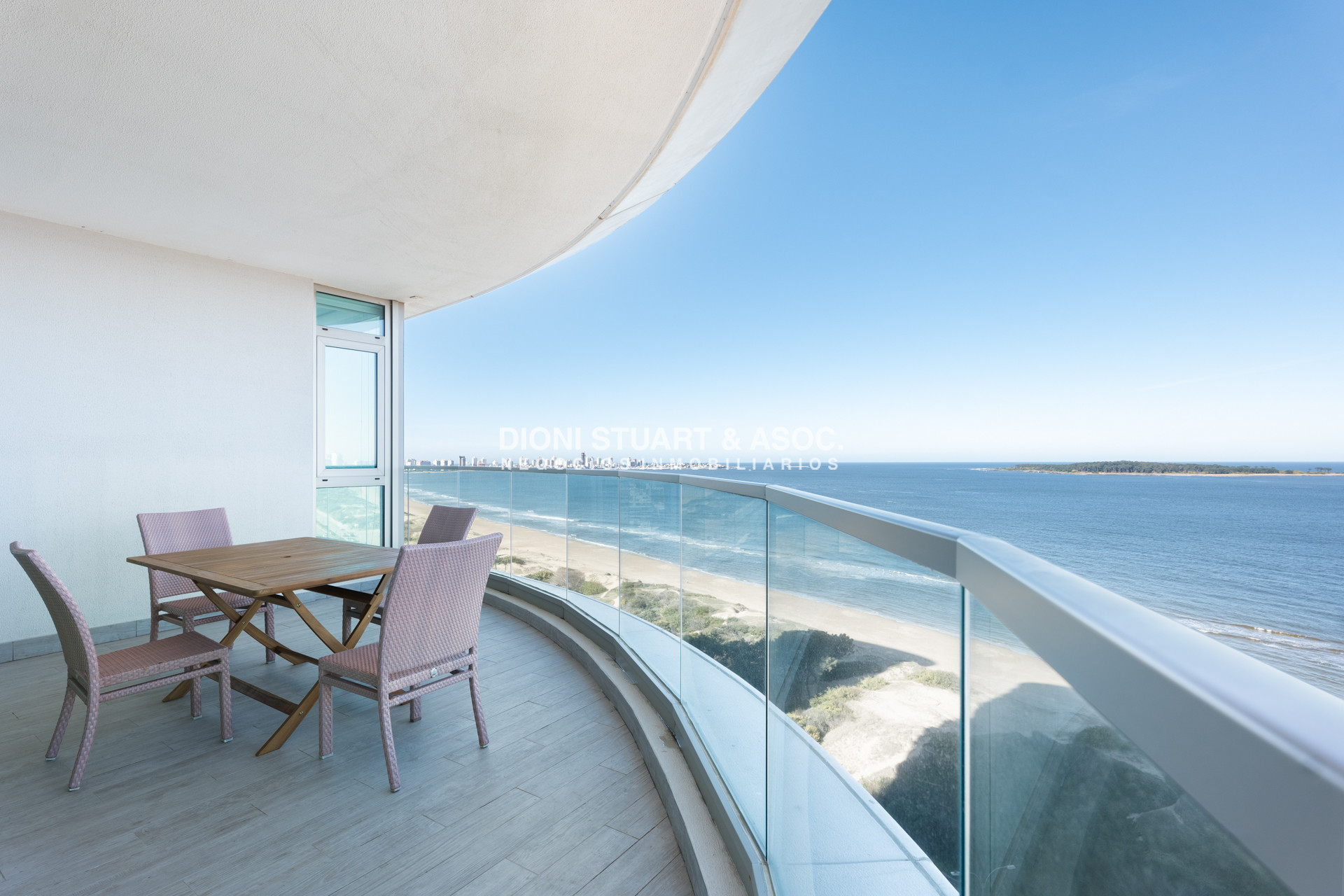 Apartamento ID.737 - FENDI CHATEAU EN VENTA ESQUINERO A PUNTA BALLENA 4 DORMITORIOS EN SUITE