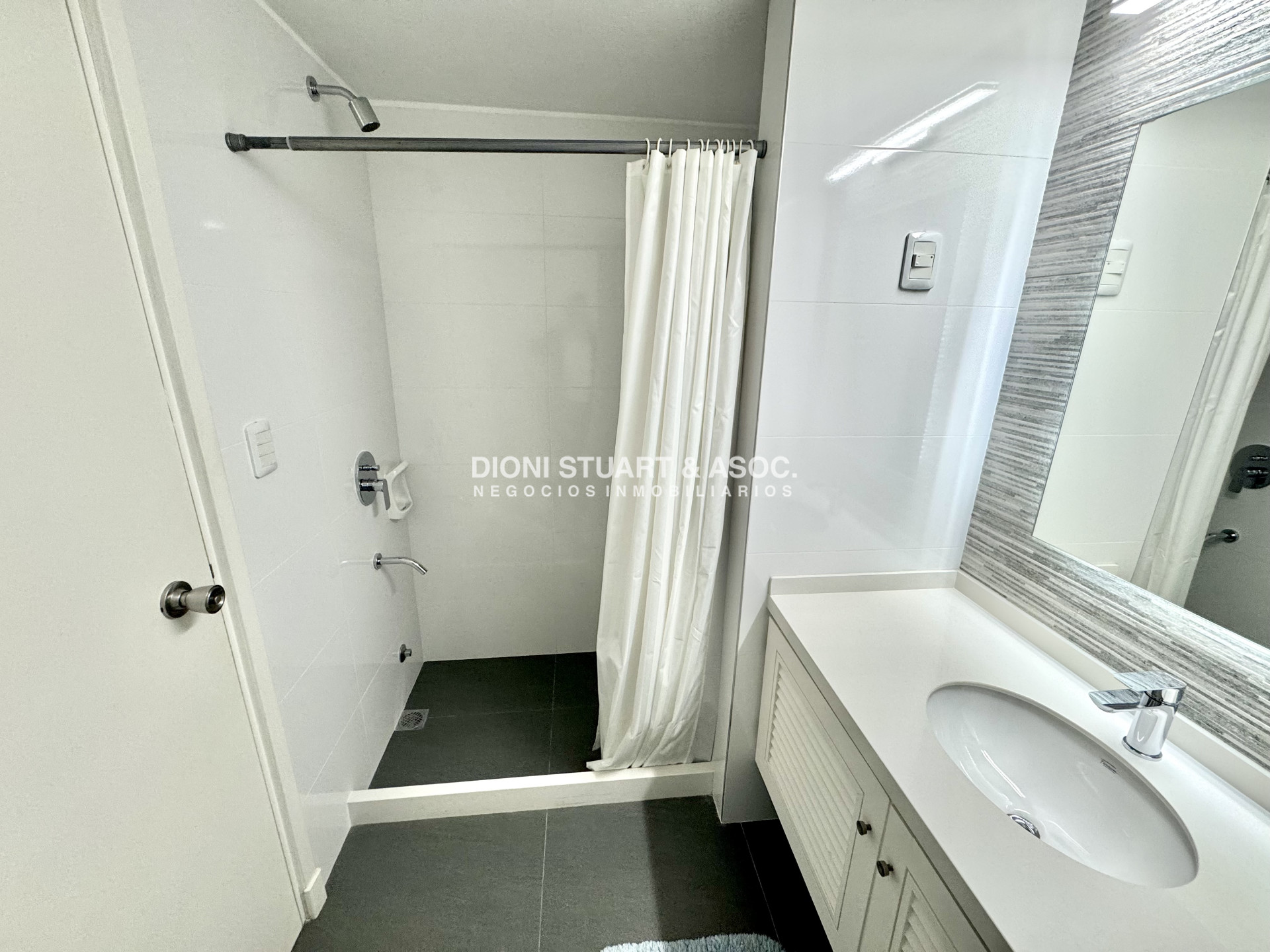 Apartamento ID.1135 - ALQUILER DE TEMPORADA 2 DORMITORIOS Y MEDIO PLAYA MANSA - COMPLEJO LINCOLN CENTER