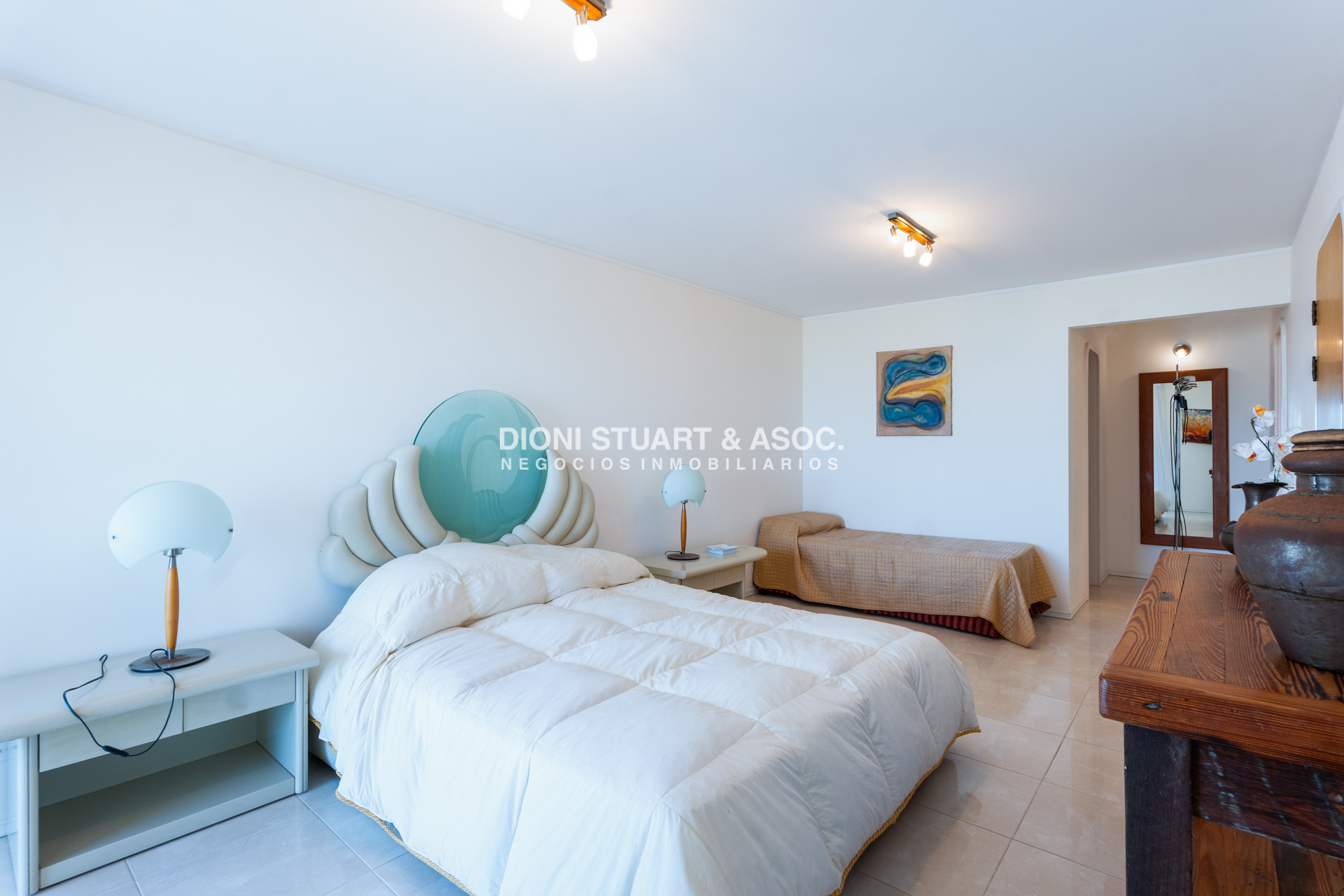 Apartamento ID.921 - DEPARTAMENTO EN ALQUILER ANUAL O DE TEMPORADA - 4 DORMITORIOS Y DEPENDENCIA - CON PARRILLERO - EDIFICIO EL TORREON - PLAYA MANSA