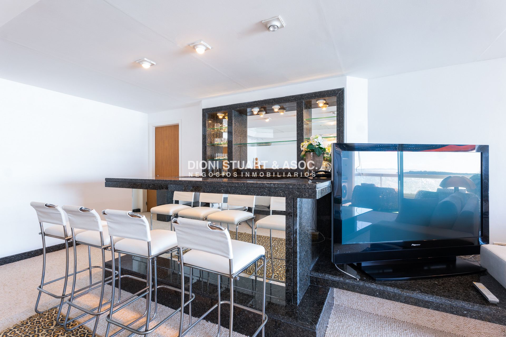 Apartamento ID.850 - Edificio El Torreon - 3 Dorm y Dep. - Apartamento Primera Linea Mansa