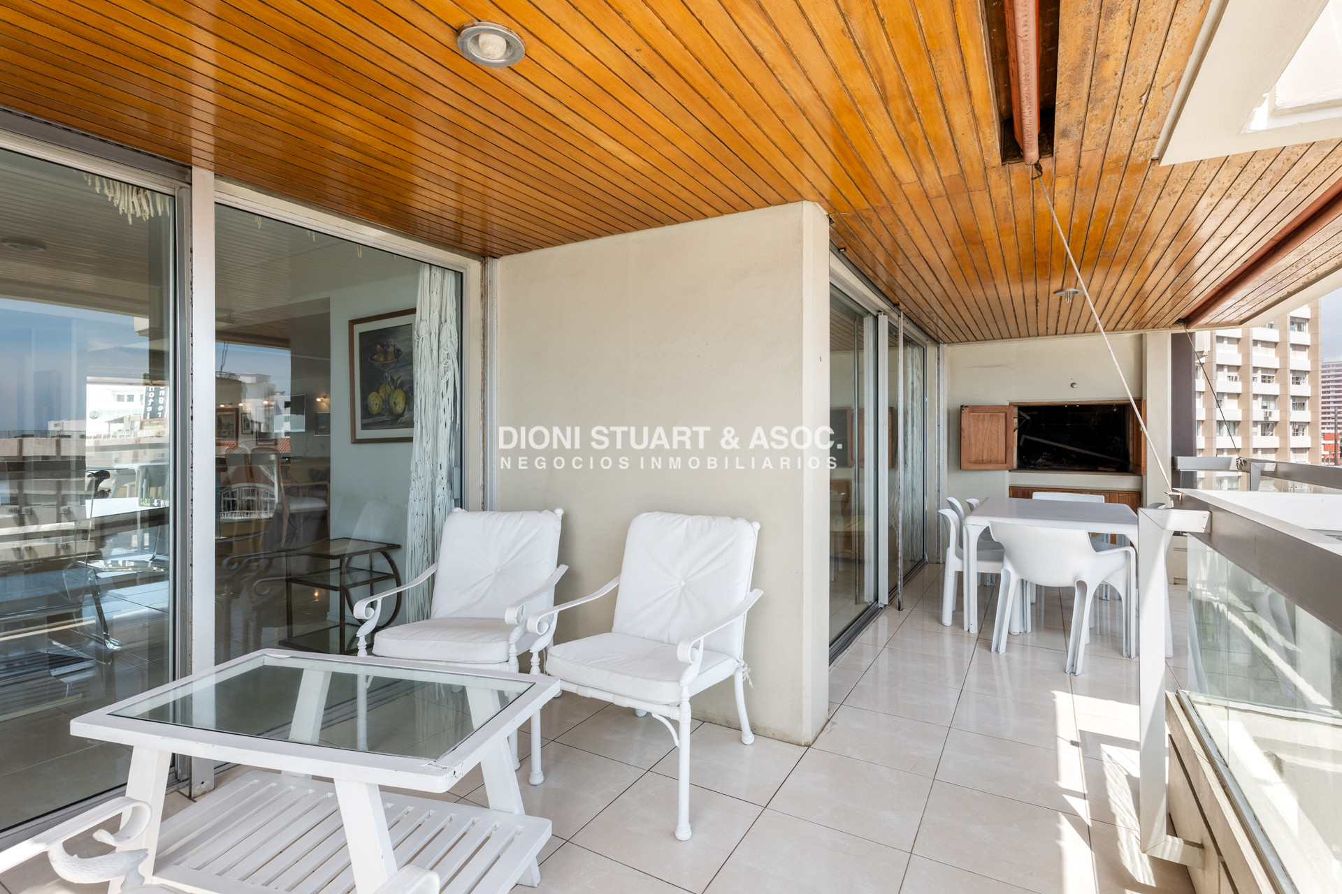 Apartamento ID.921 - DEPARTAMENTO EN ALQUILER ANUAL O DE TEMPORADA - 4 DORMITORIOS Y DEPENDENCIA - CON PARRILLERO - EDIFICIO EL TORREON - PLAYA MANSA