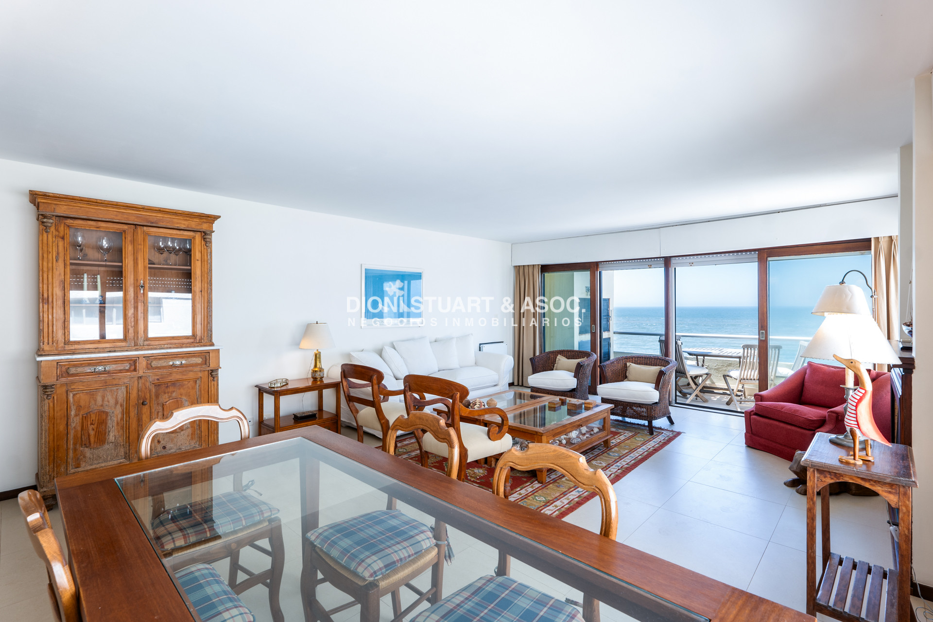 Apartamento ID.920 - DEPARTAMENTO EN VENTA FRENTE AL MAR - CON PARRILLERO - 3 DORMITORIOS - RECICLADO - PENINSULA - PUNTA DEL ESTE