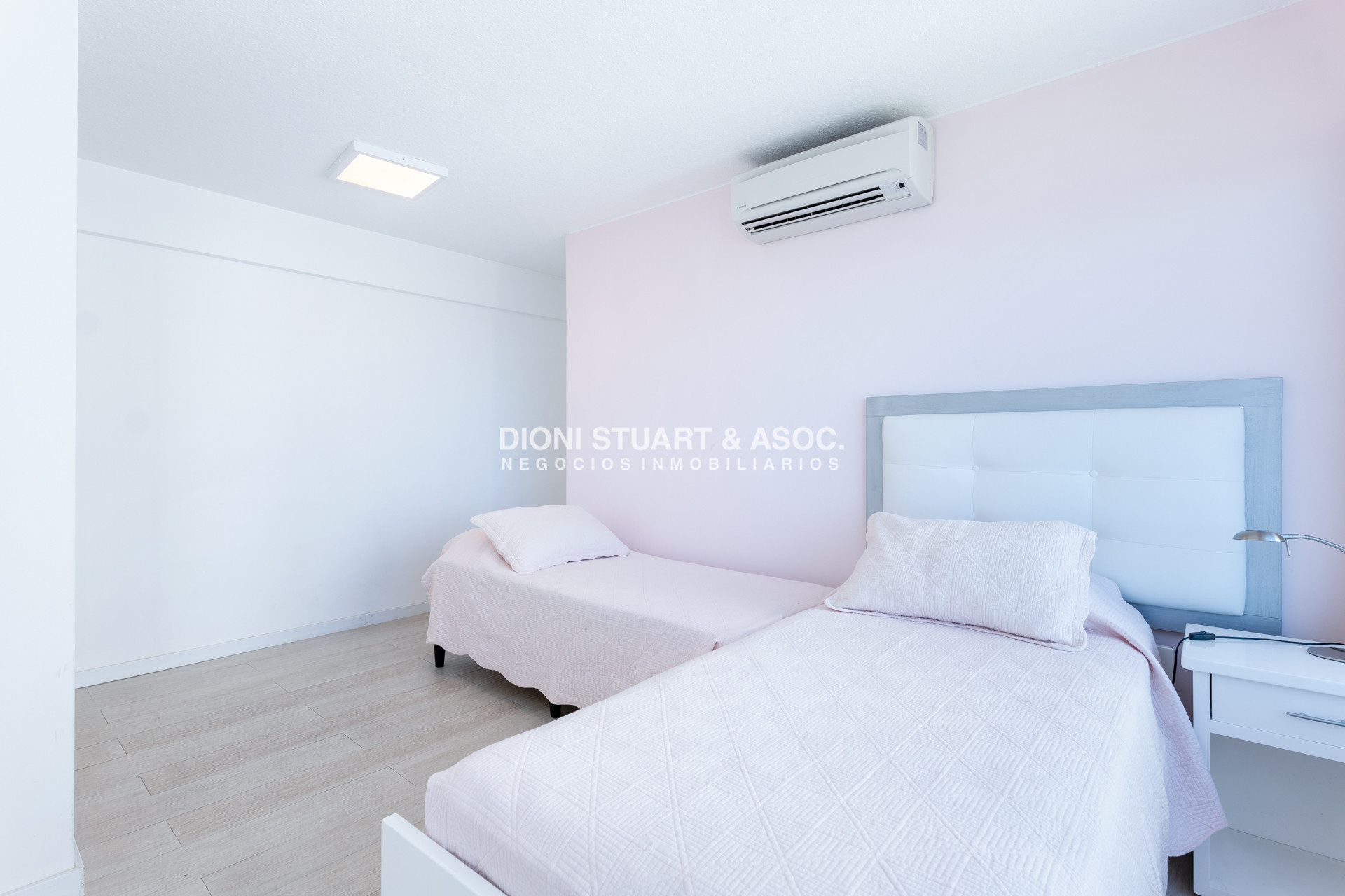 Apartamento ID.291 - APARTAMENTO DE 3 DORMITORIOS EN ALQUILER FRENTE AL MAR TORRE WASHINGTON COMPLEJO LINCOLN CENTER -  RECICLADO