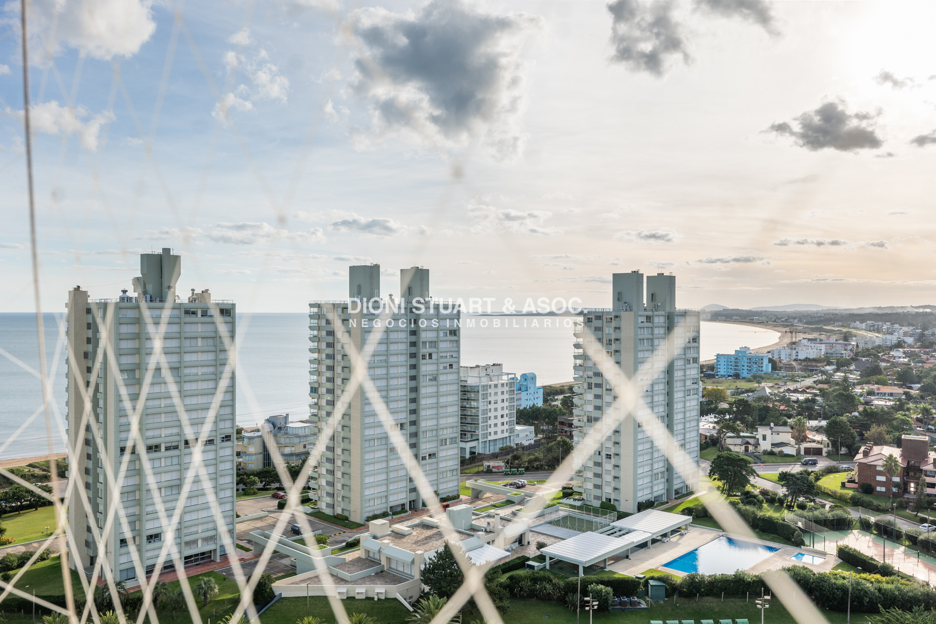 Apartamento ID.953 - APARTAMENTO EN VENTA FRENTE AL MAR 2 DORMITORIOS + DEPENDENCIA - COMPLEJO LINCOLN CENTER - PLAYA MANSA