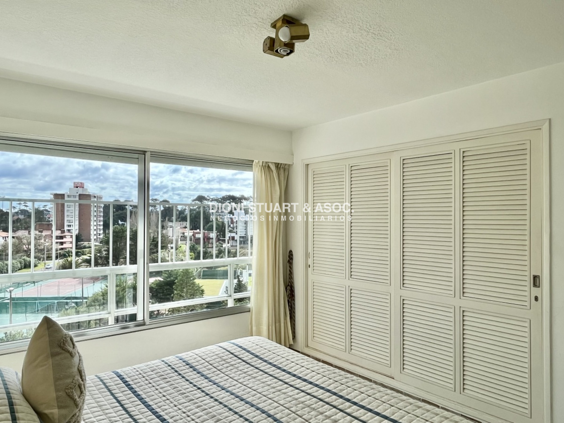 Apartamento ID.37 - Departamento en Venta - 3 Dormitorios + Dependencia - Complejo Lincoln Center - Playa Mansa - Punta del Este