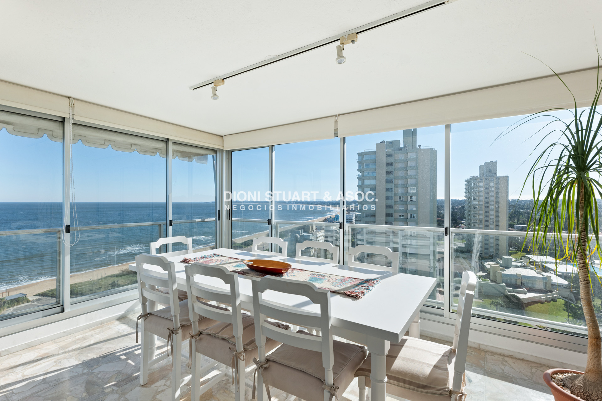 Apartamento ID.297 - APARTAMENTO EN ALQUILER DE 3 DORMITORIOS FRENTE AL MAR PLAYA MANSA TORRE WASHINGTON COMPLEJO LINCOLN CENTER