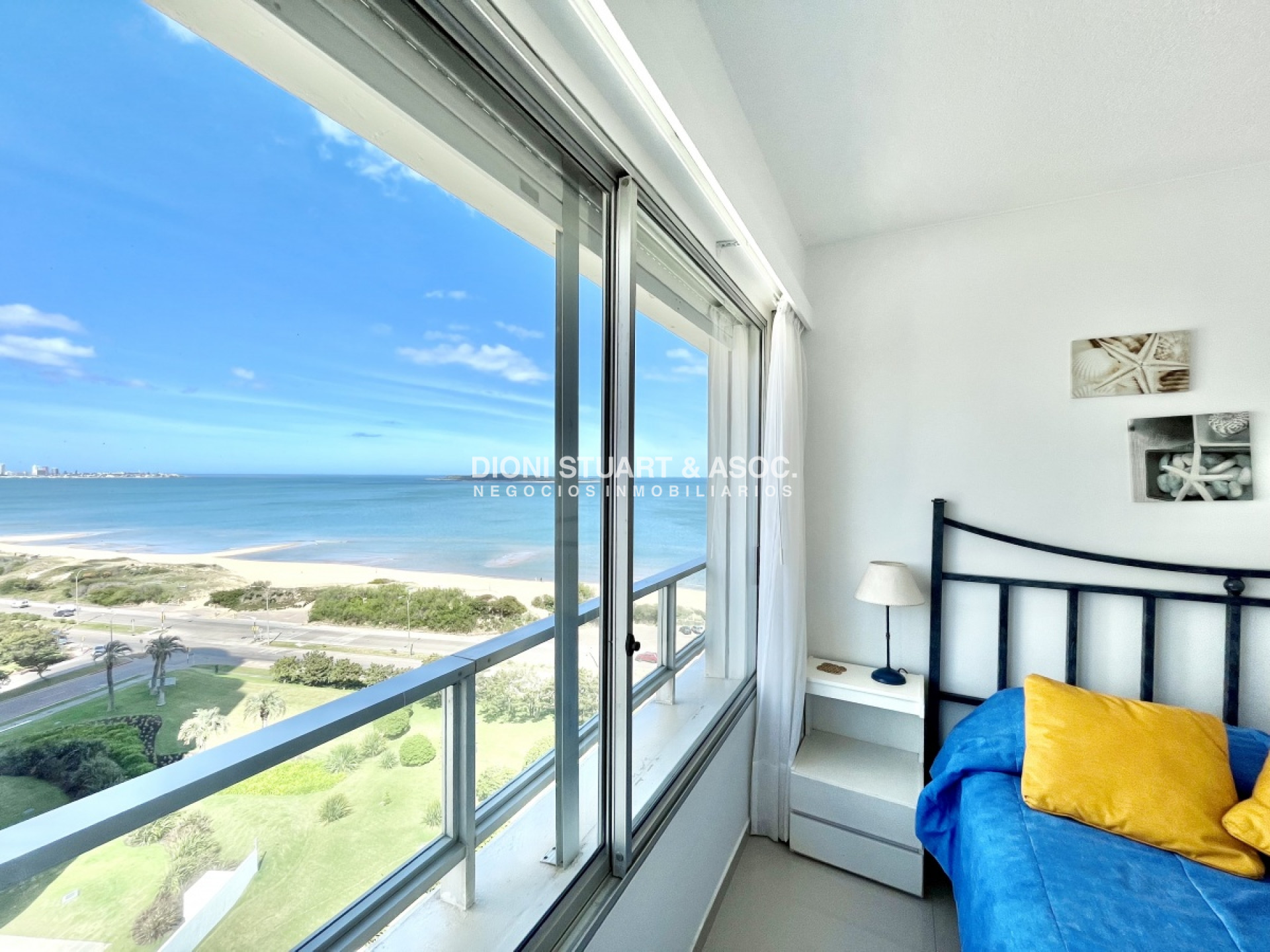 Apartamento ID.296 - DEPARTAMENTO DE 3 DORMITORIOS EN ALQUILER PLAYA MANSA FRENTE AL MAR TORRE WASHINGTON COMPLEJO LINCOLN CENTER