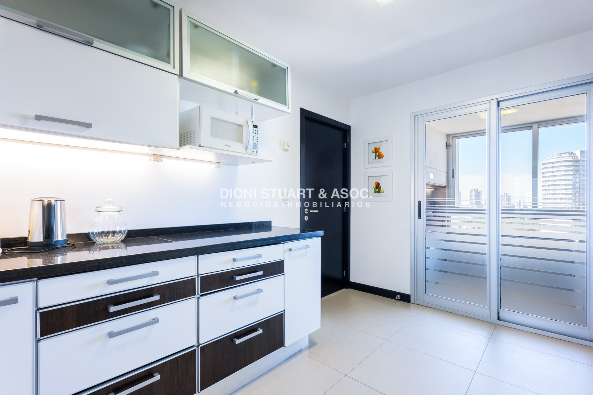 Apartamento ID.938 - GALA TOWER DEPARTAMENTO ESQUINERO 3 DORMITORIOS VISTA AL MAR - PLAYA MANSA - CON PARRILLERO