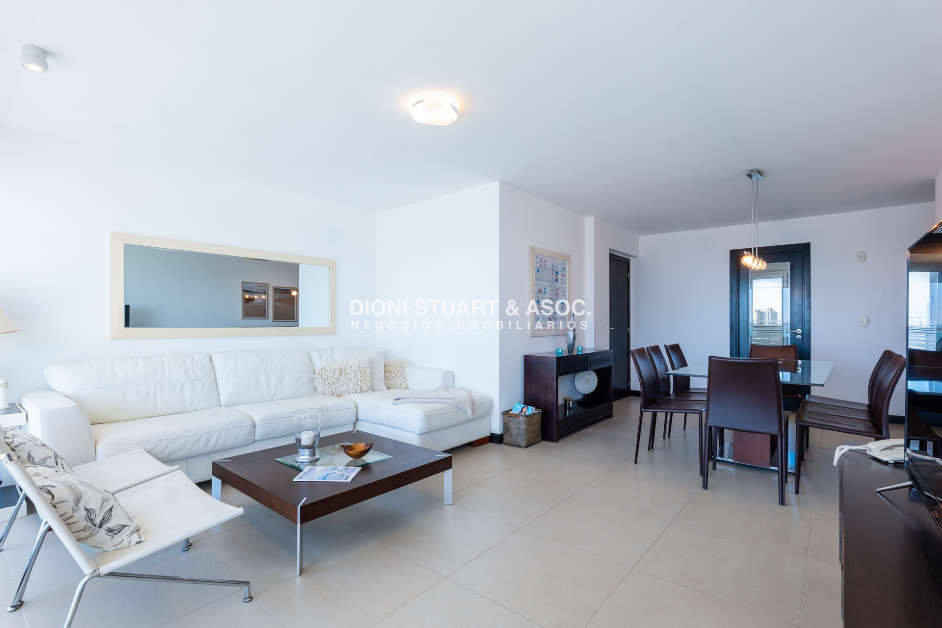 Apartamento ID.938 - GALA TOWER DEPARTAMENTO ESQUINERO 3 DORMITORIOS VISTA AL MAR - PLAYA MANSA - CON PARRILLERO