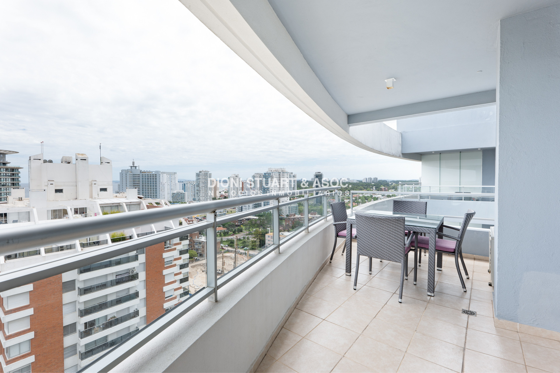 Apartamento ID.601 - Forest Tower 2 - Piso Alto - 3 Dorm