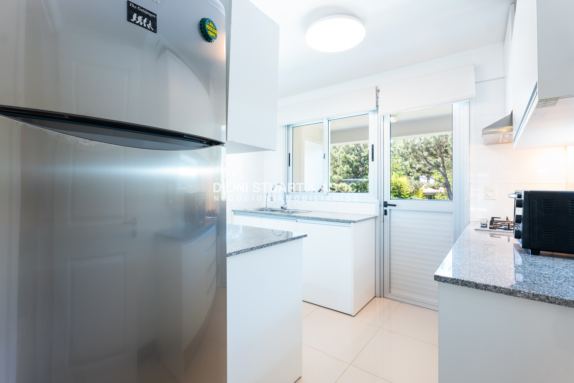 Apartamento ID.821 - APARTAMENTO EN VENTA EN PLAYA MANSA DE 2 DORMITORIOS CON PARRILLERO