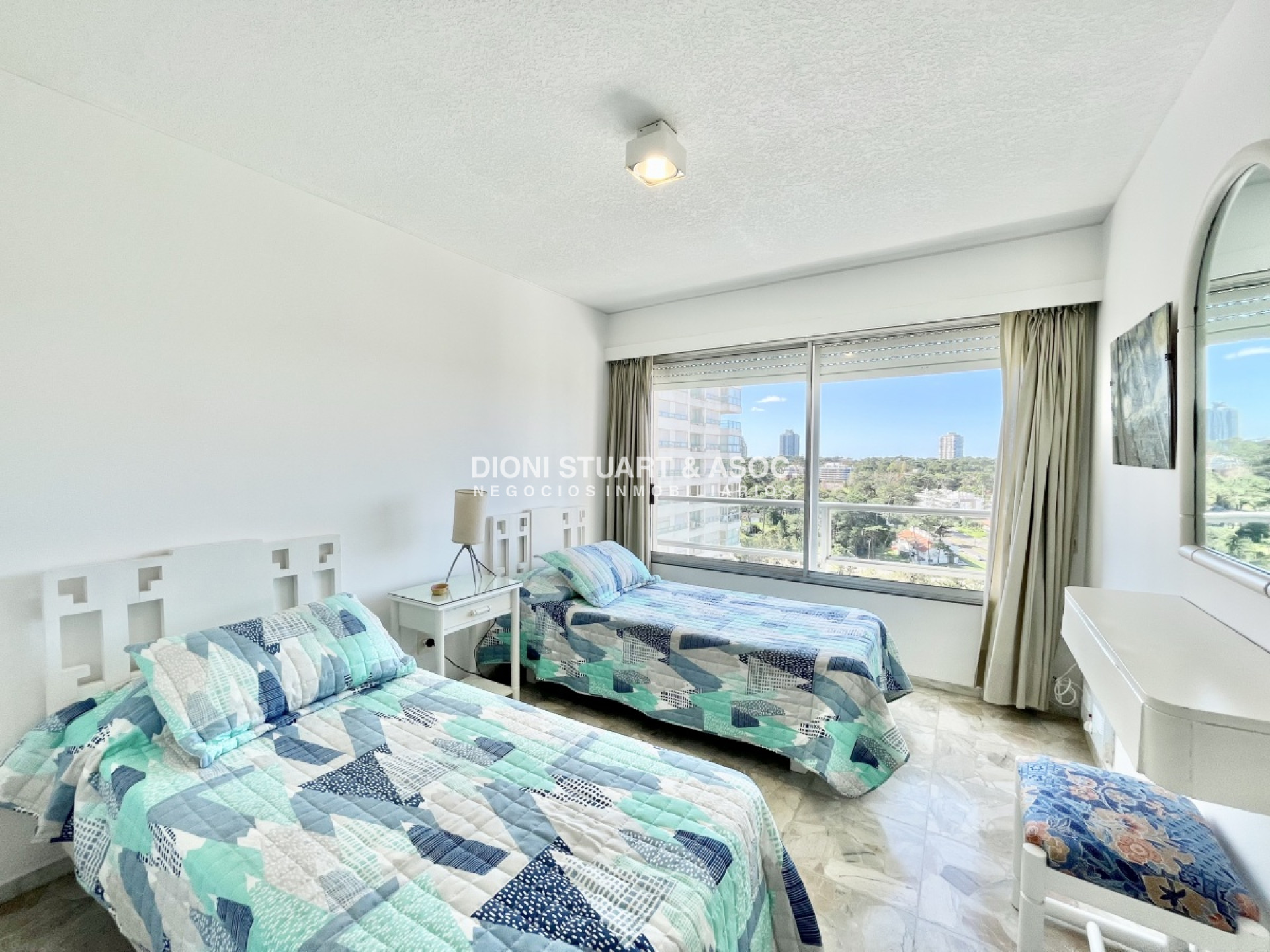 Apartamento ID.206 - Alquiler de Invierno Año 2025 - 2 Dormitorios y Medio + 2 Baños - Vista al Mar - Piscina Climatizada - Complejo Lincoln Center