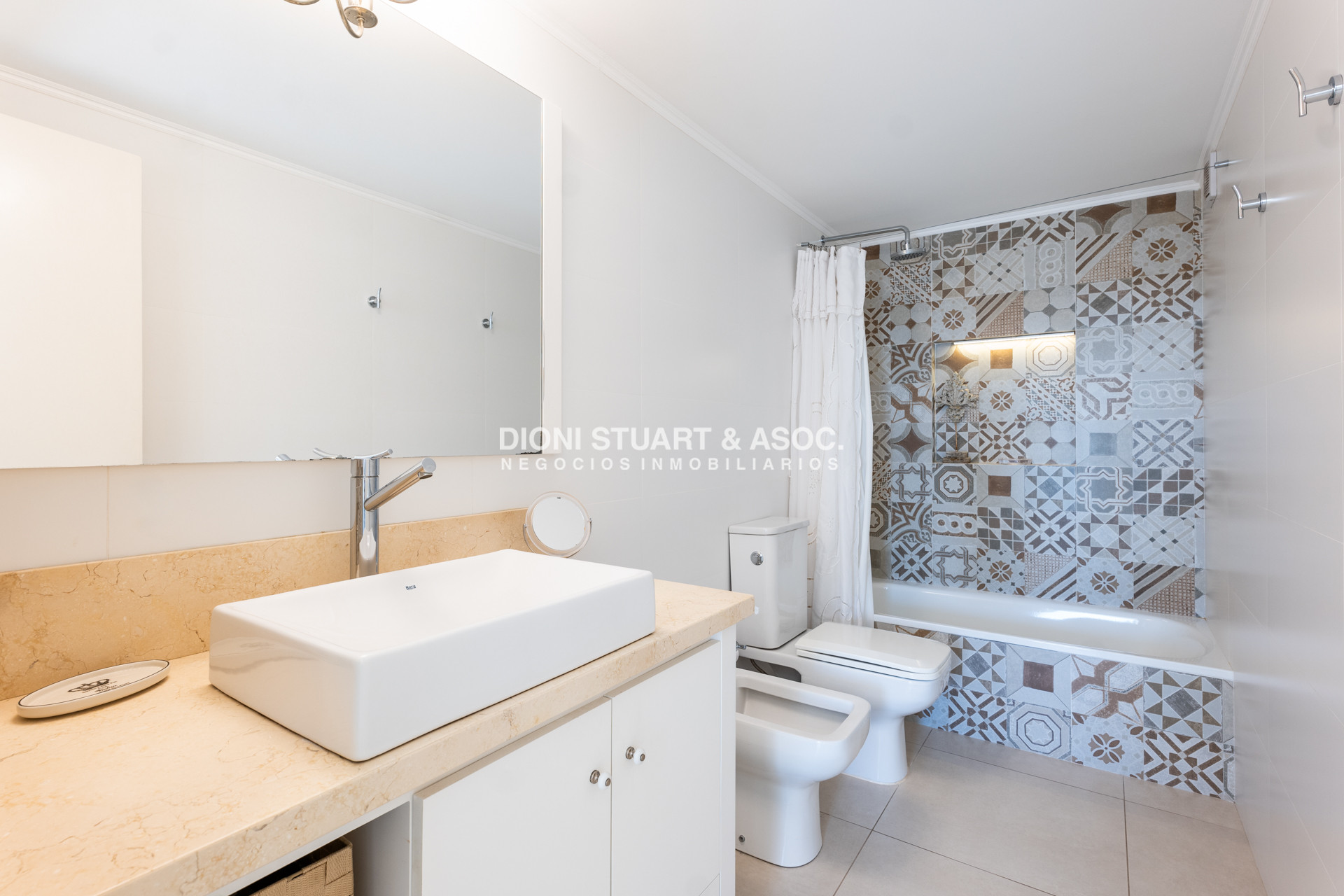 Apartamento ID.689 - TORRE WASHINGTON ESQUINERO 3 DORM RECICLADO