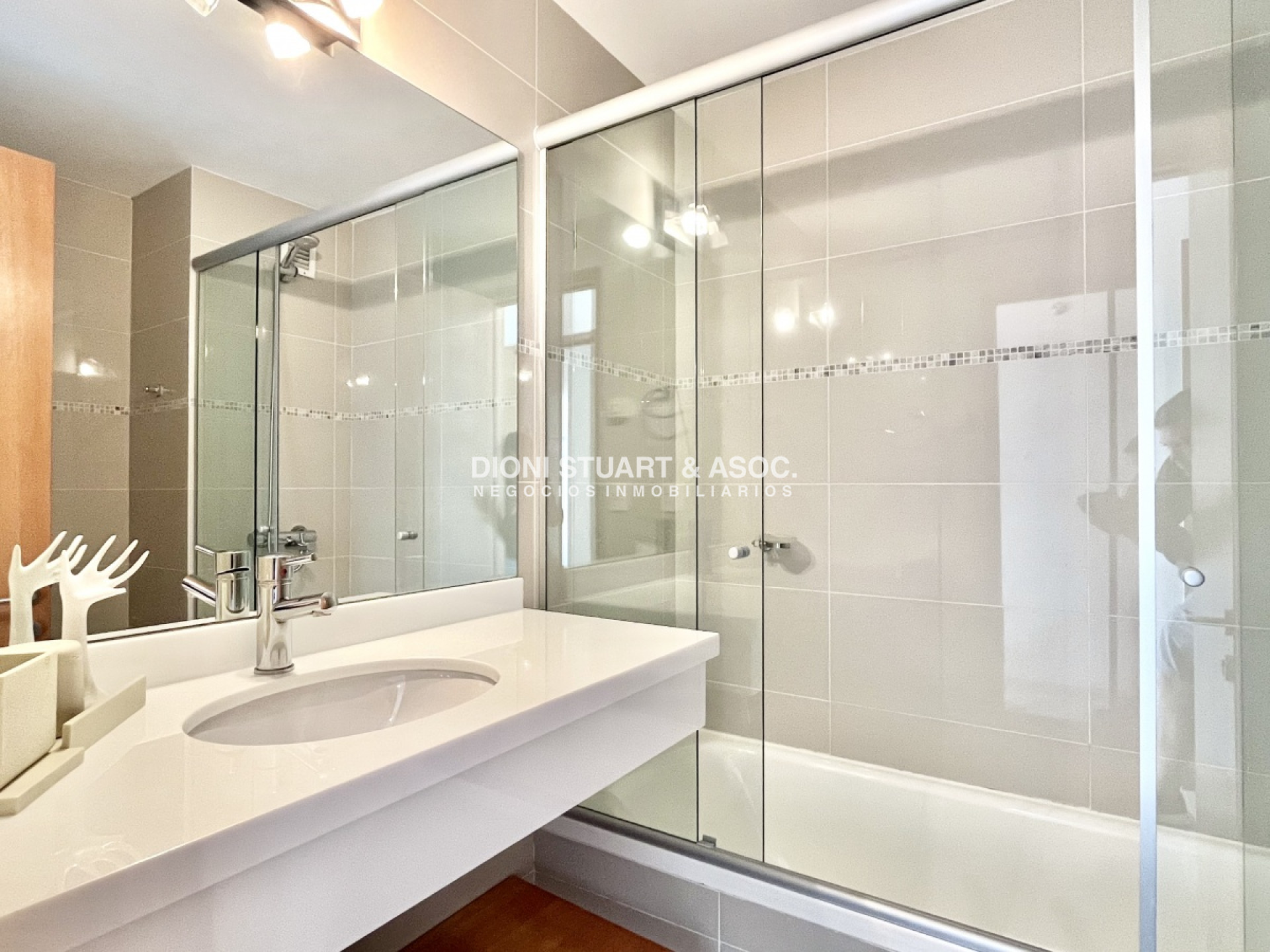 Apartamento ID.417 - DEPARTAMENTO EN PLAYA MANSA EN VENTA - SUNRISE - 3 DORM EN SUITE + DEP.