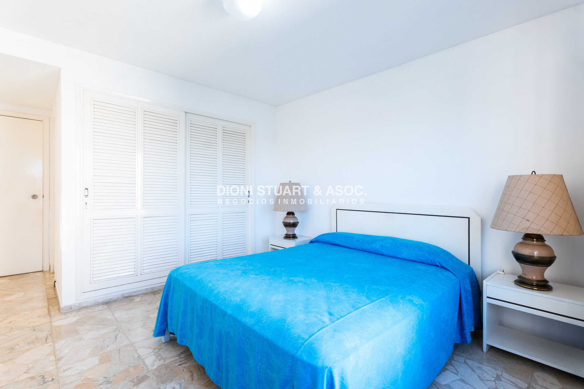 Apartamento ID.367 - SE VENDE DEPARTAMENTO PRIMERA LINEA MANSA - 2 DORM Y MEDIO - RECICLADO - TORRE WASHINGTON - COMPLEJO LINCOLN CENTER