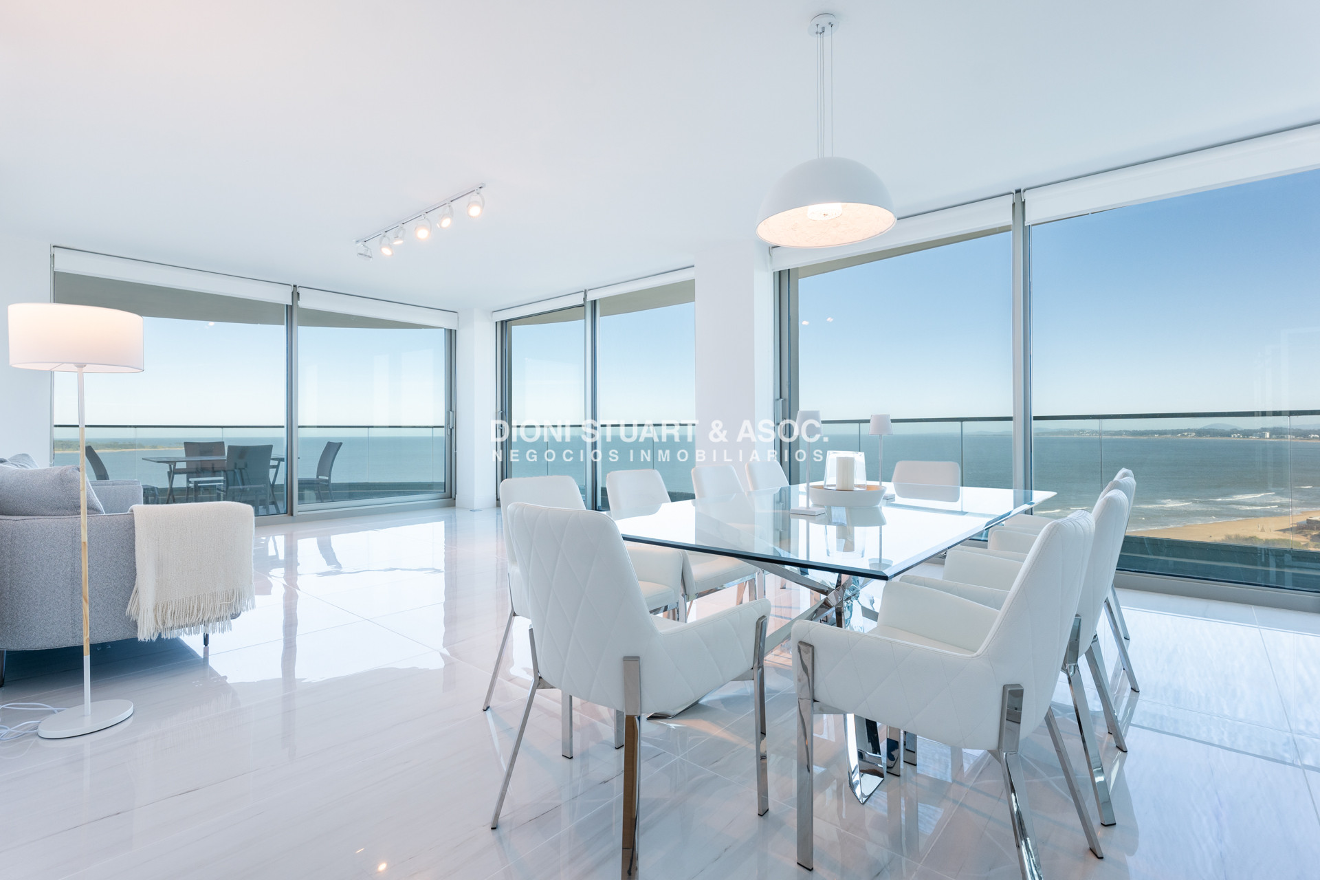 Apartamento ID.737 - FENDI CHATEAU EN VENTA ESQUINERO A PUNTA BALLENA 4 DORMITORIOS EN SUITE