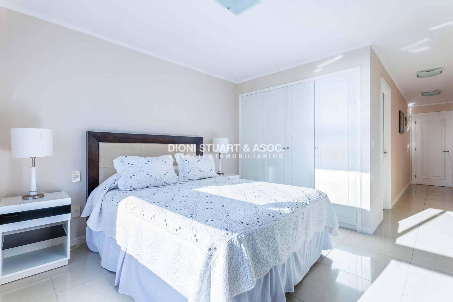 Apartamento ID.982 - APARTAMENTO EN IMPERIALE I EN VENTA - ESQUINERO - 3 DORMITORIOS EN SUITE + DEPENDENCIA