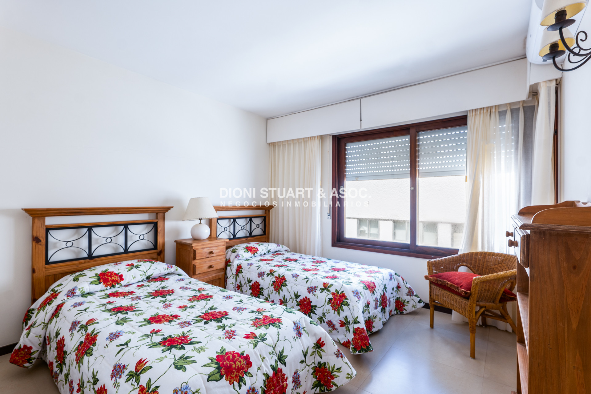 Apartamento ID.920 - DEPARTAMENTO EN VENTA FRENTE AL MAR - CON PARRILLERO - 3 DORMITORIOS - RECICLADO - PENINSULA - PUNTA DEL ESTE