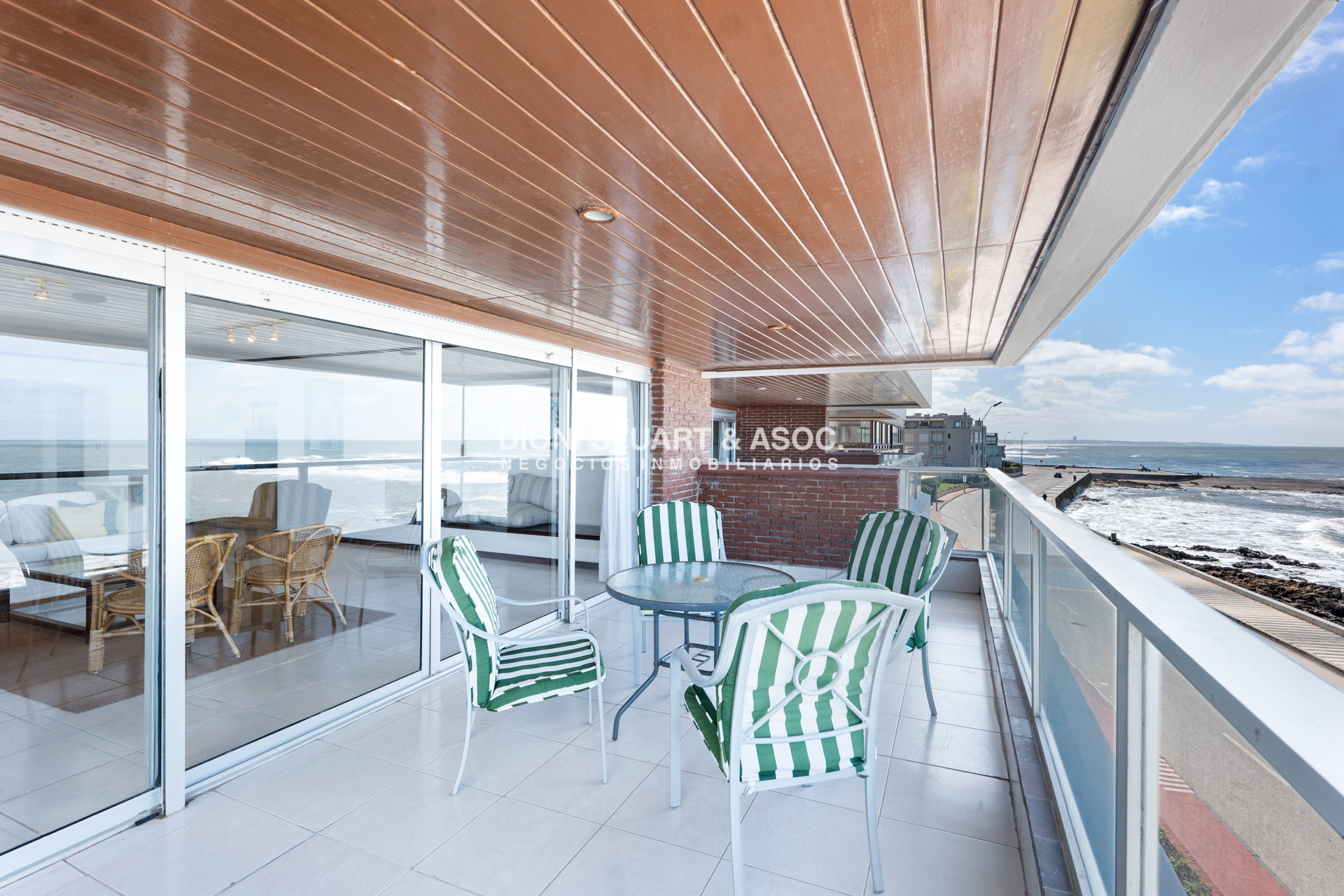 Apartamento ID.748 - Edificio Carmel - Apartamento de 3 Dorm y Dependencia - Punta del Este