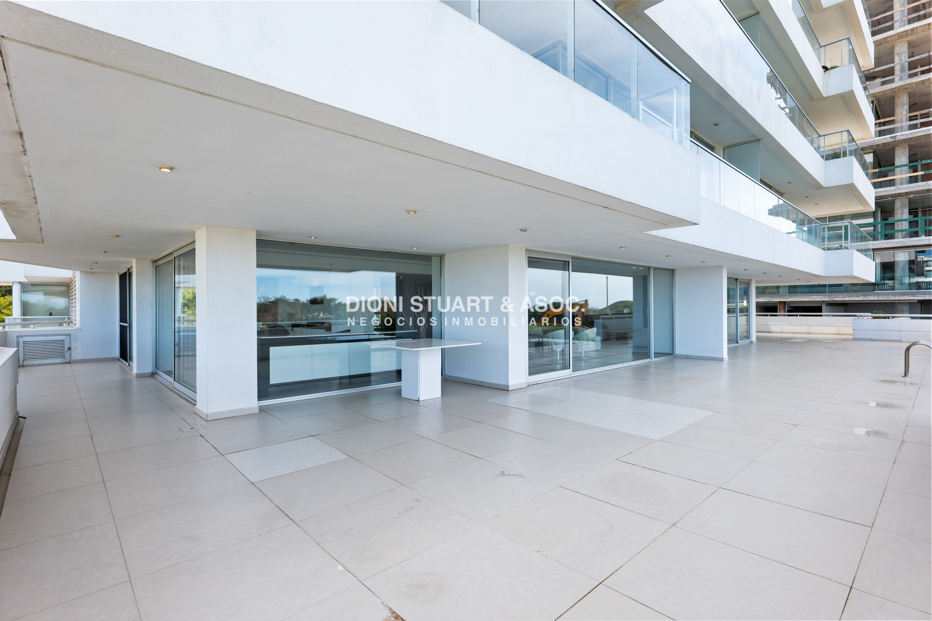 Apartamento ID.756 - DEPARTAMENTO PRIMERA LINEA BRAVA - 4 DORMS EN SUITE - MYTHOS