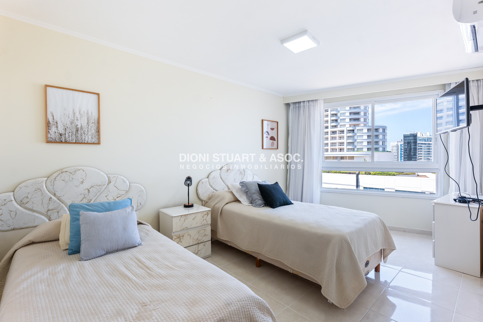 Apartamento ID.800 - MILLENIUM TOWER EN ALQUILER DE TEMPORADA - 3 DORMITORIOS EN SUITE + DEP. - LA MEJOR VISTA