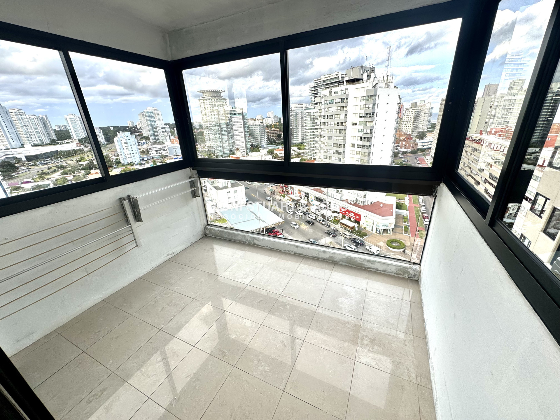 Apartamento ID.1098 - ALQUILER DE TEMPORADA 3 DORMITORIOS PLAYA BRAVA PARQUEMAR CENTER