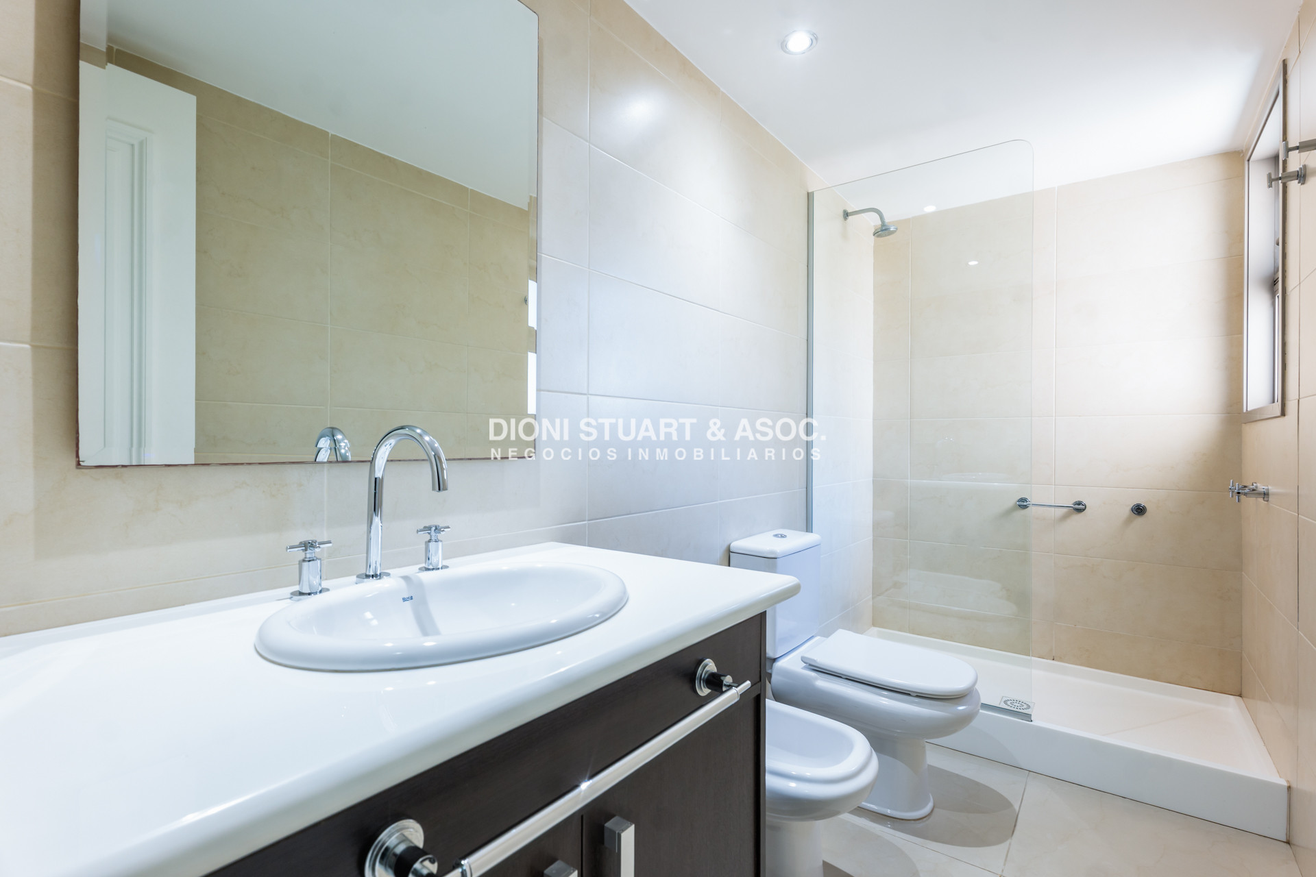 Apartamento ID.983 - IMPERIALE I EN VENTA - APARTAMENTO ESQUINERO - 3 DORM EN SUITE + DEP.