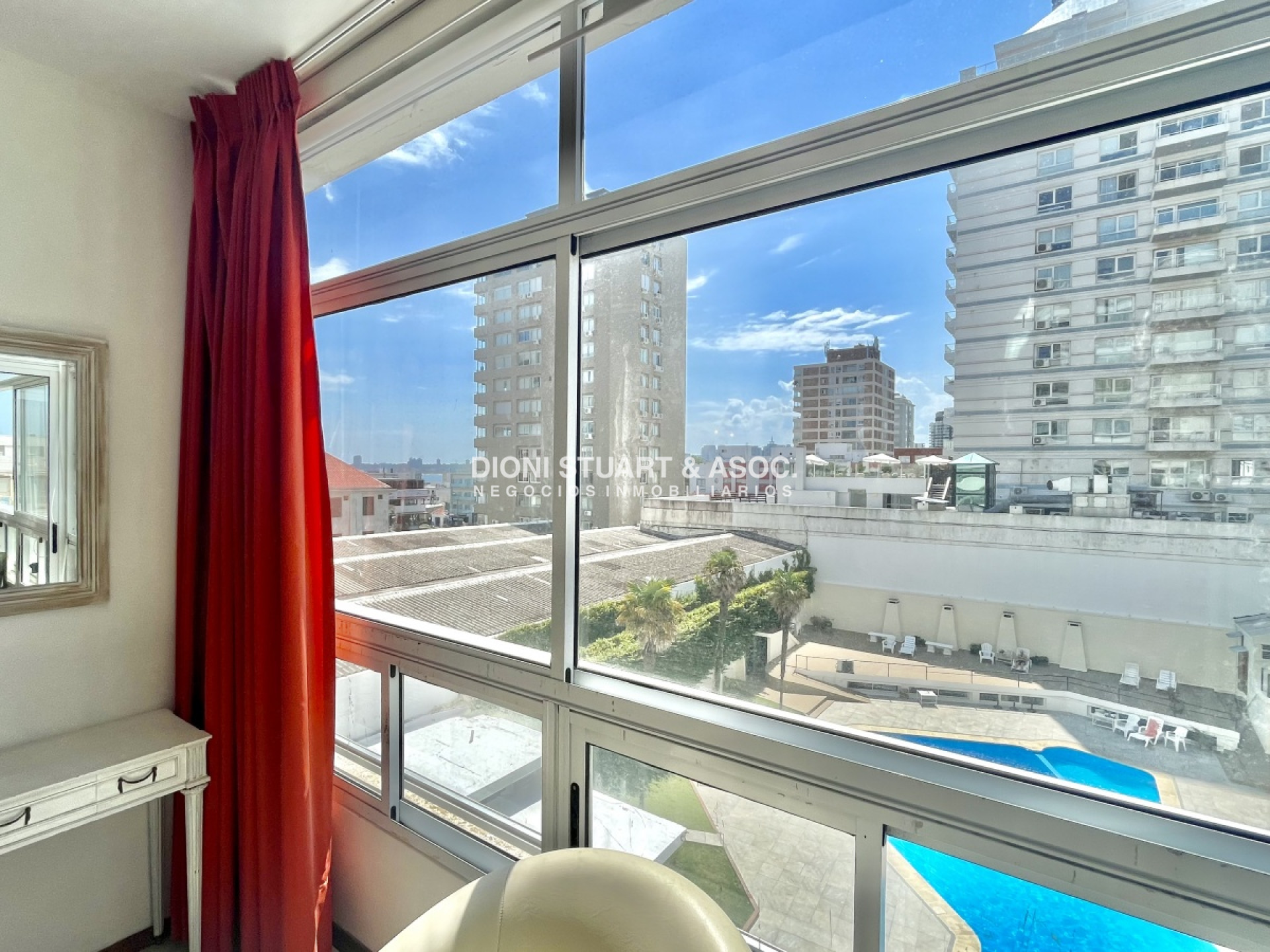 Apartamento ID.409 - En Venta 2 Dormitorios En Punta del Este - Frente a Plaza Los Artesanos - Oportunidad