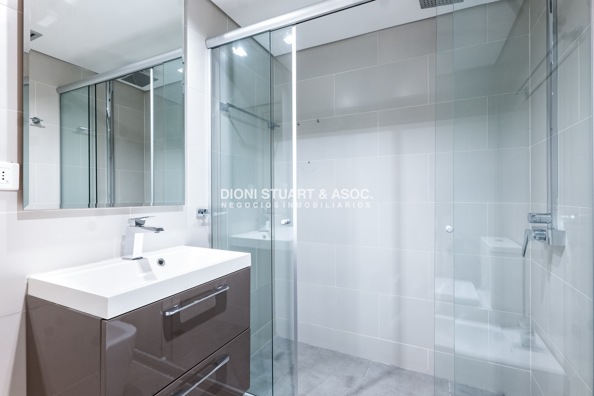 Apartamento ID.1017 - APARTAMENTO EN VENTA - PLAYA MANSA - LUMIERE - ESQUIENRO - 3 DORM + DEP. SERV