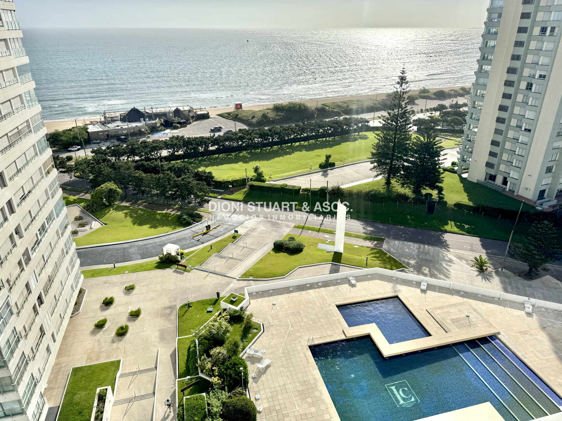 Apartamento ID.1135 - ALQUILER DE TEMPORADA 2 DORMITORIOS Y MEDIO PLAYA MANSA - COMPLEJO LINCOLN CENTER