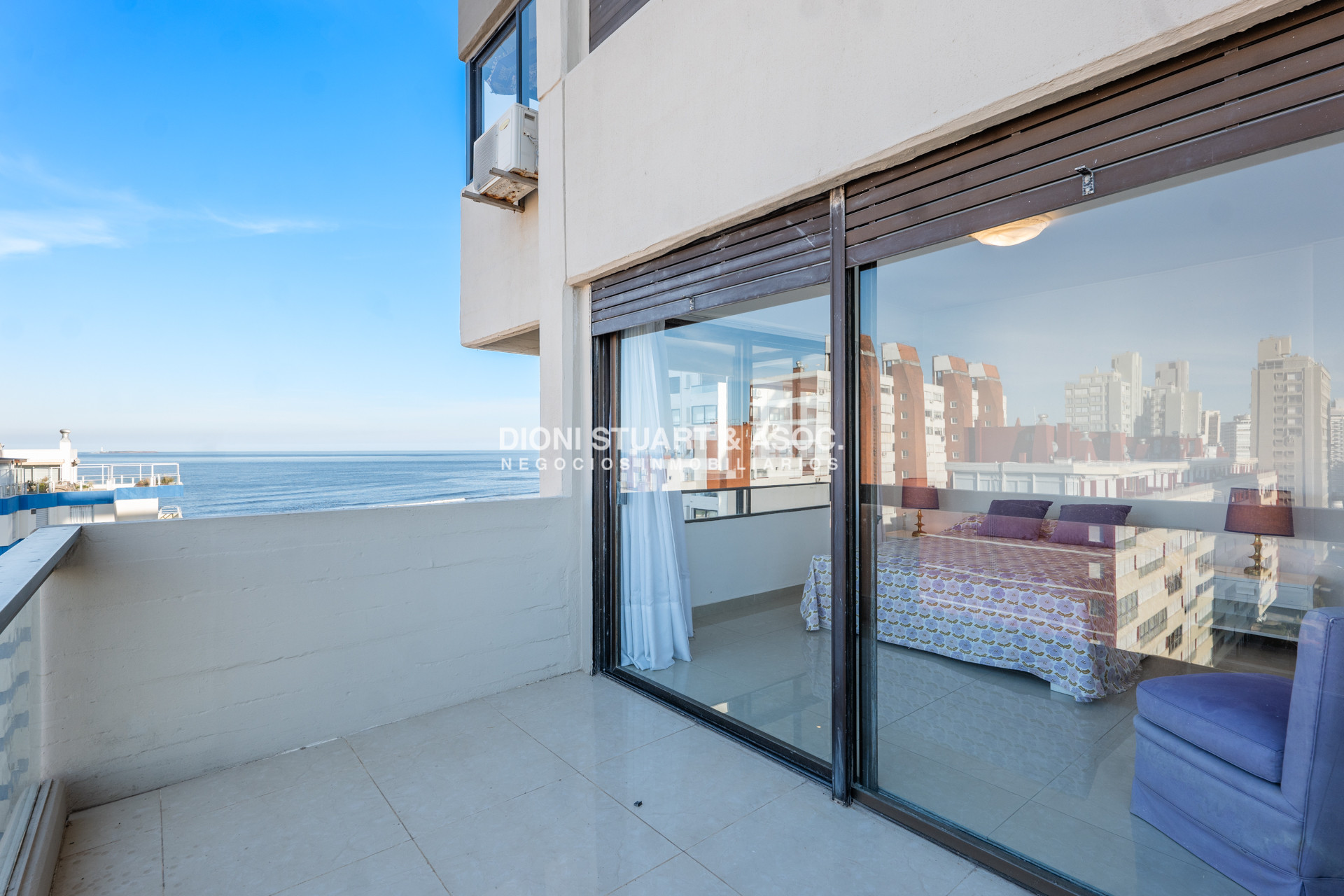 Apartamento ID.1054 - VENTA APARTAMENTO 4 DORMITORIOS RECICLADO - PLAYA BRAVA - PARQUEMAR CENTER 