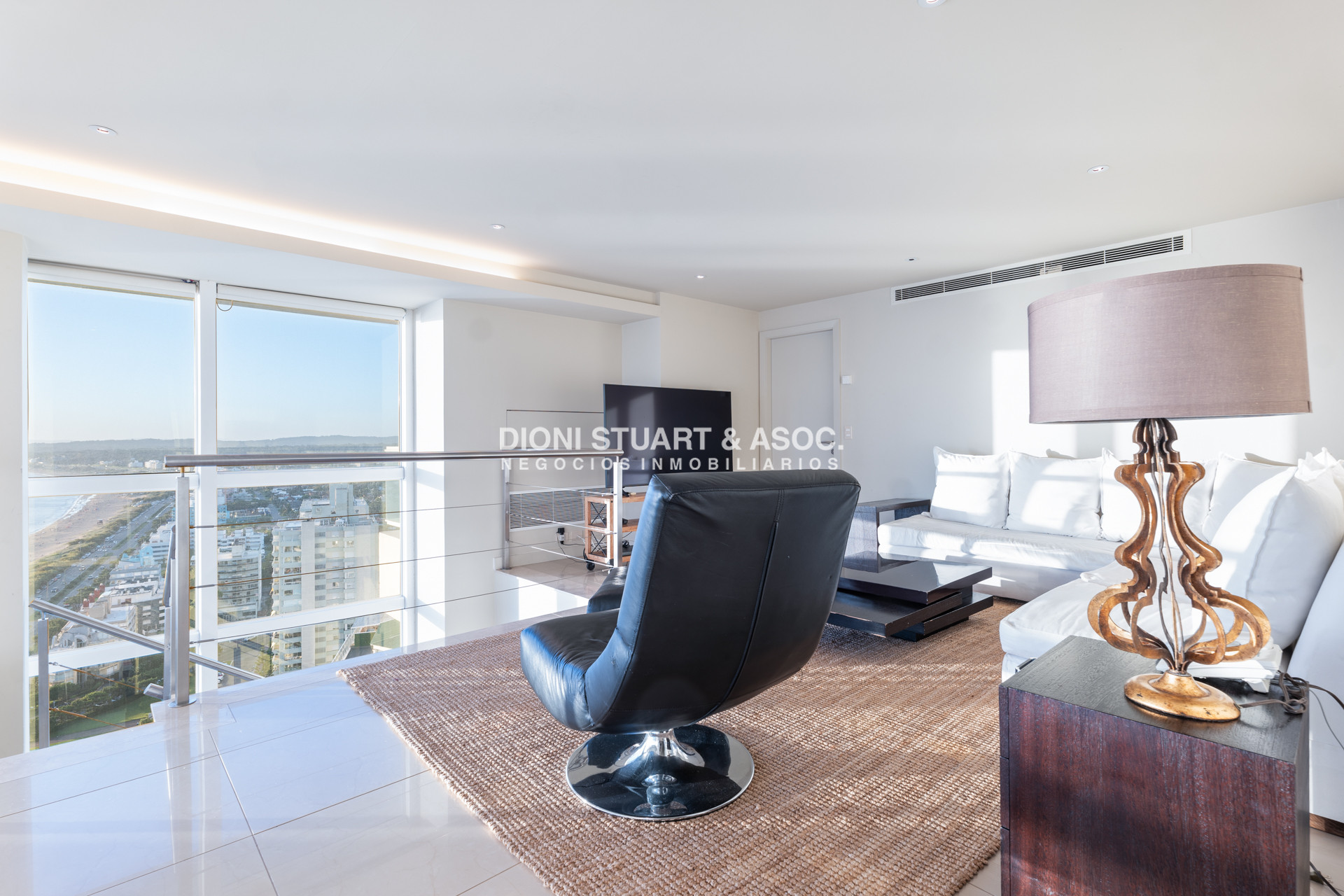Apartamento ID.910 - DEPARTAMENTO DUPLEX EN AQUARELA - PLAYA MANSA - 4 DORM EN SUITE + DEPENDENCIA