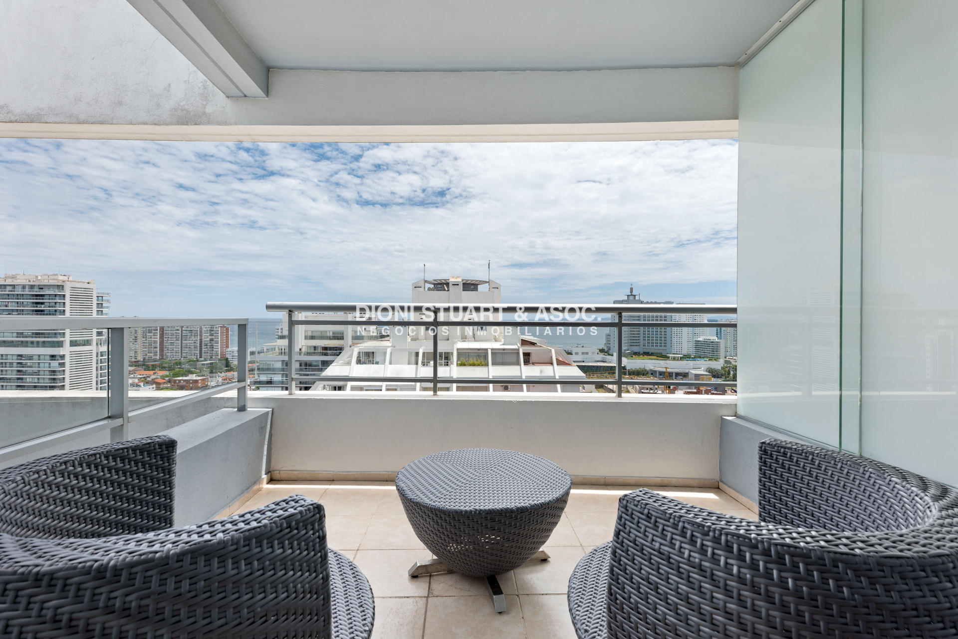 Apartamento ID.601 - Forest Tower 2 - Piso Alto - 3 Dorm