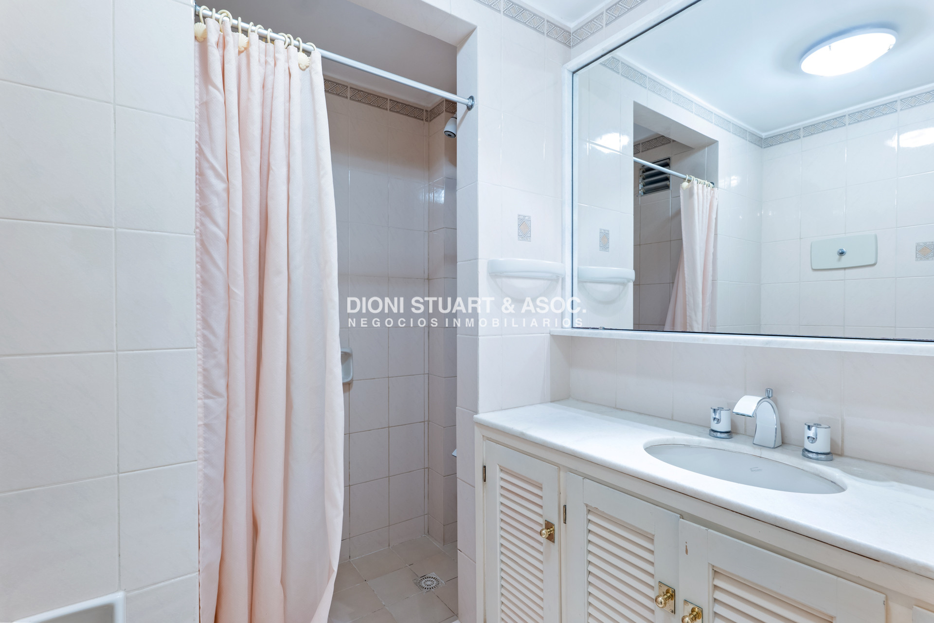 Apartamento ID.748 - Edificio Carmel - Apartamento de 3 Dorm y Dependencia - Punta del Este