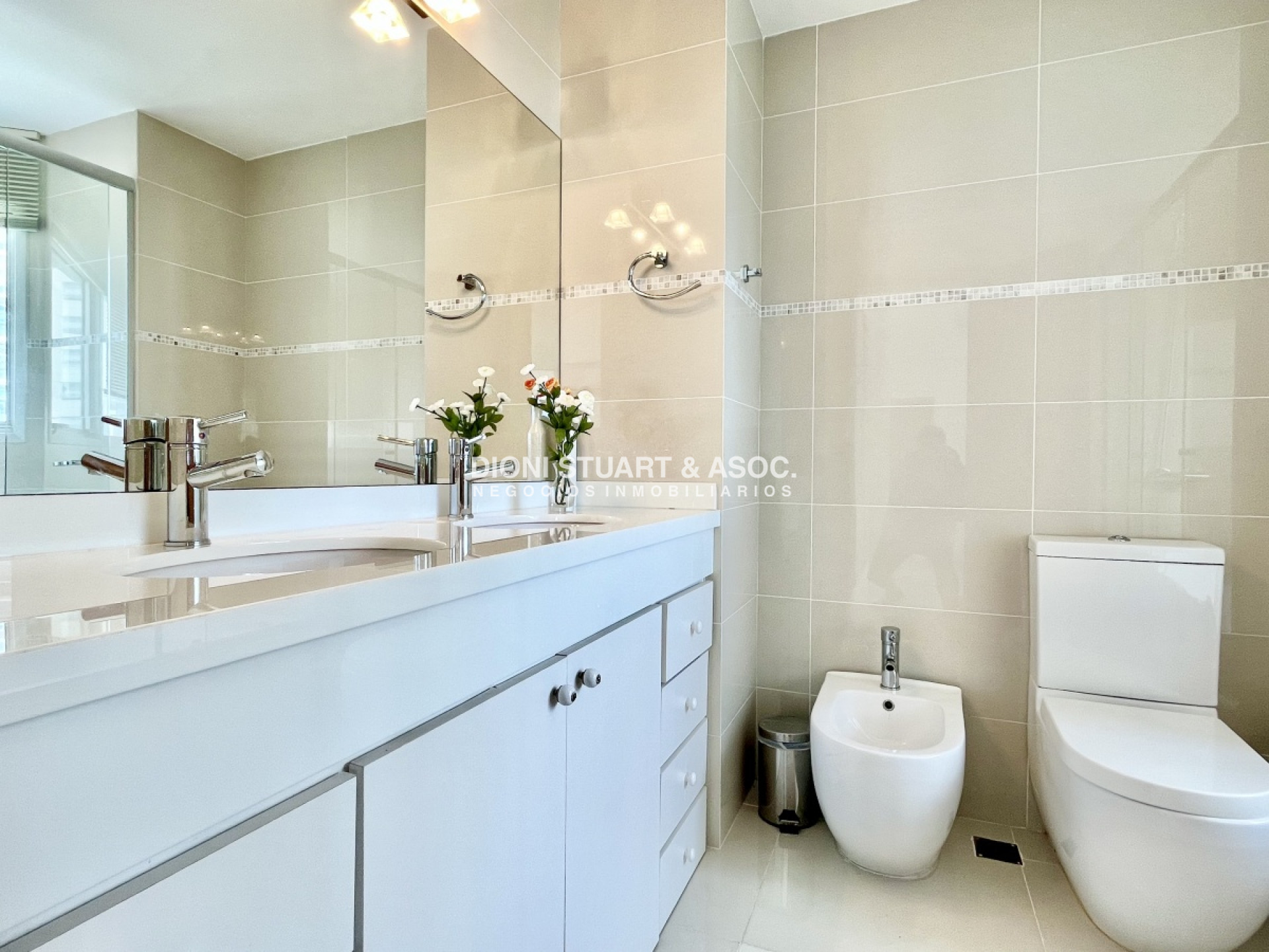 Apartamento ID.417 - DEPARTAMENTO EN PLAYA MANSA EN VENTA - SUNRISE - 3 DORM EN SUITE + DEP.