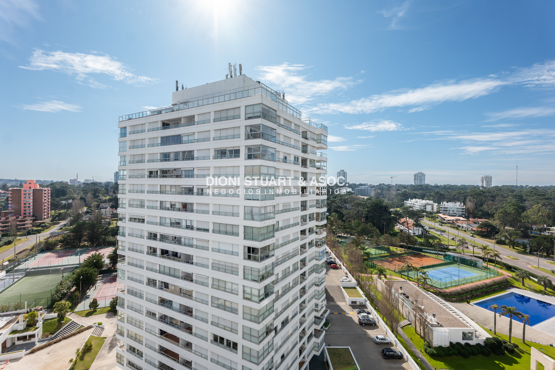 Apartamento ID.1046 - VENTA APARTAMENTO 2 DORMITORIOS Y MEDIO - PLAYA MANSA - COMPLEJO LINCOLN CENTER