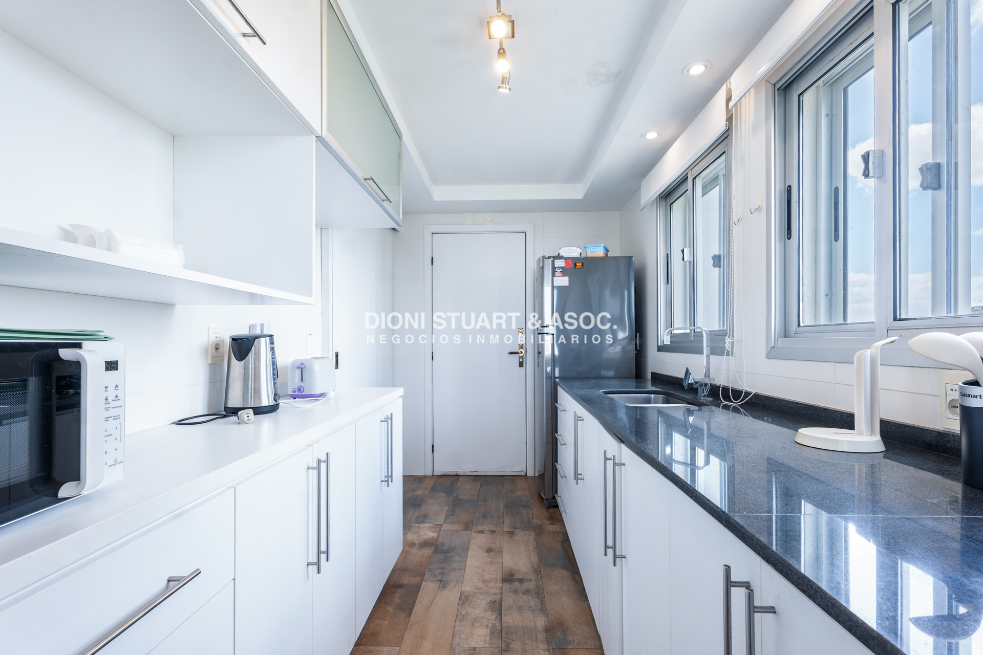 Apartamento ID.940 - DEPARTAMENTO EN VENTA CON PARRILLERO 3 DORMITORIOS RECICLADO - EDIFICIO CAP BRETON - PLAYA MANSA