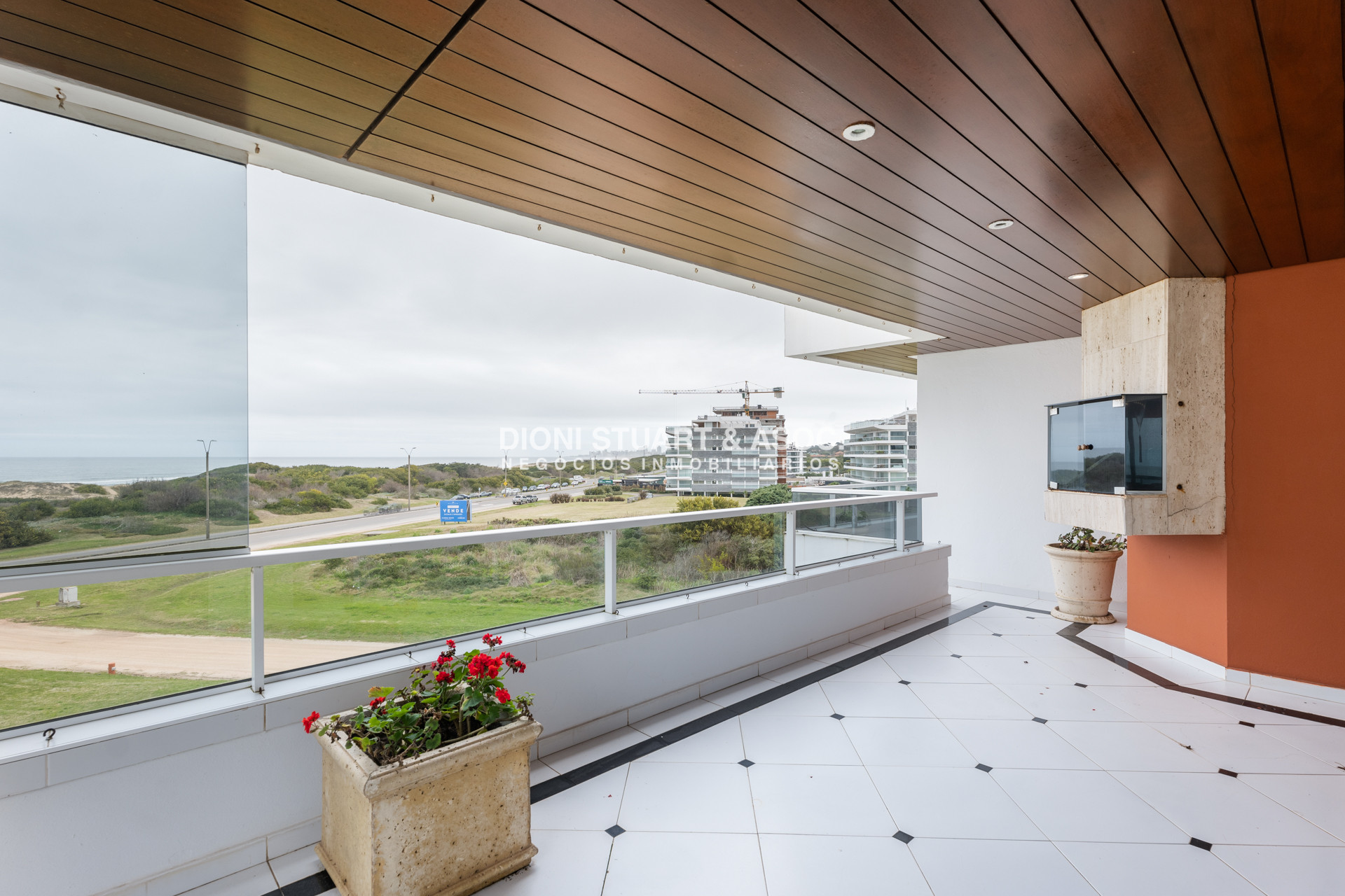 Apartamento ID.760 - DEPARTAMENTO EN VENTA EN PLAYA BRAVA PRIMER LINEA 4 DORMITORIOS EN SUITE - EDIF. AGUAS AZULES
