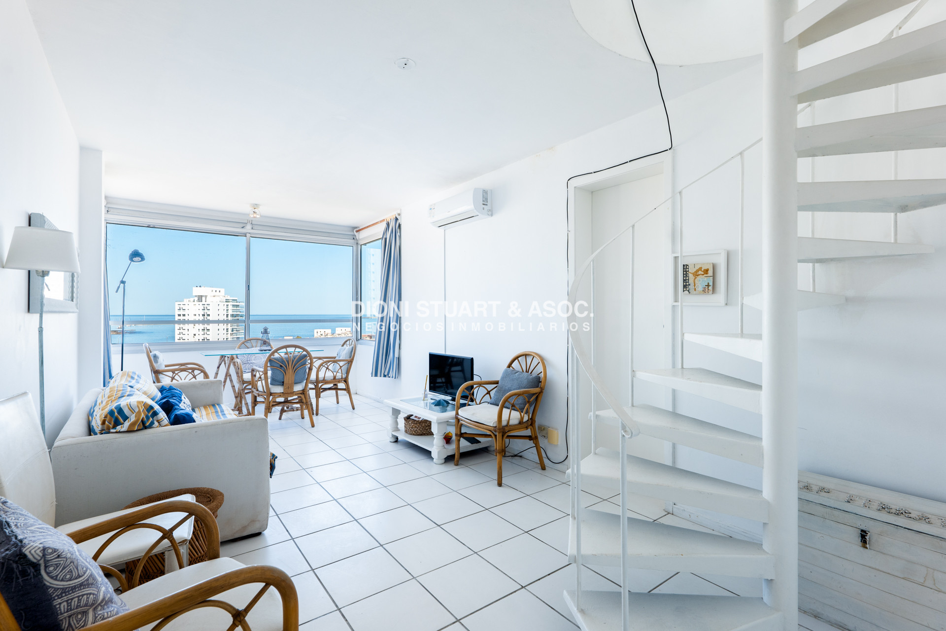 Apartamento ID.372 - DEPARTAMENTO PENT HOUSE DUPLEX CON VISTA AL MAR - EDIFICIO CAP FERRAT - 2 DORMITORIOS