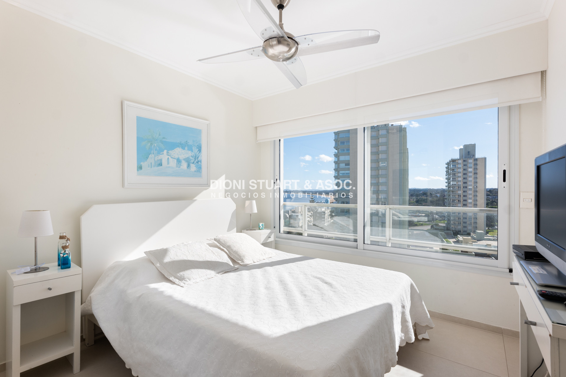 Apartamento ID.689 - TORRE WASHINGTON ESQUINERO 3 DORM RECICLADO