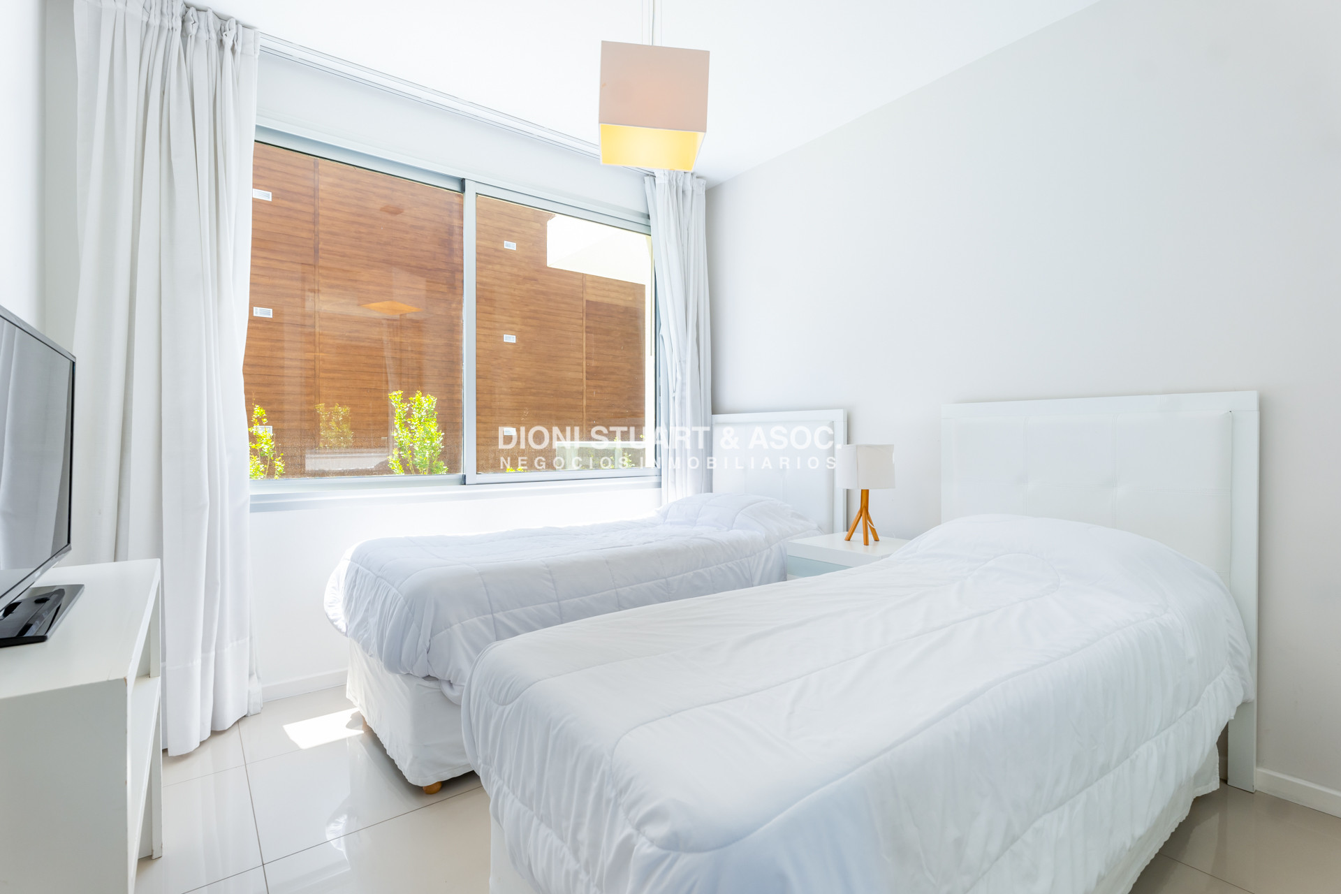 Apartamento ID.841 - Apartamento de 4 Dormitorios Con Parrillero - Emerald - Playa Mansa