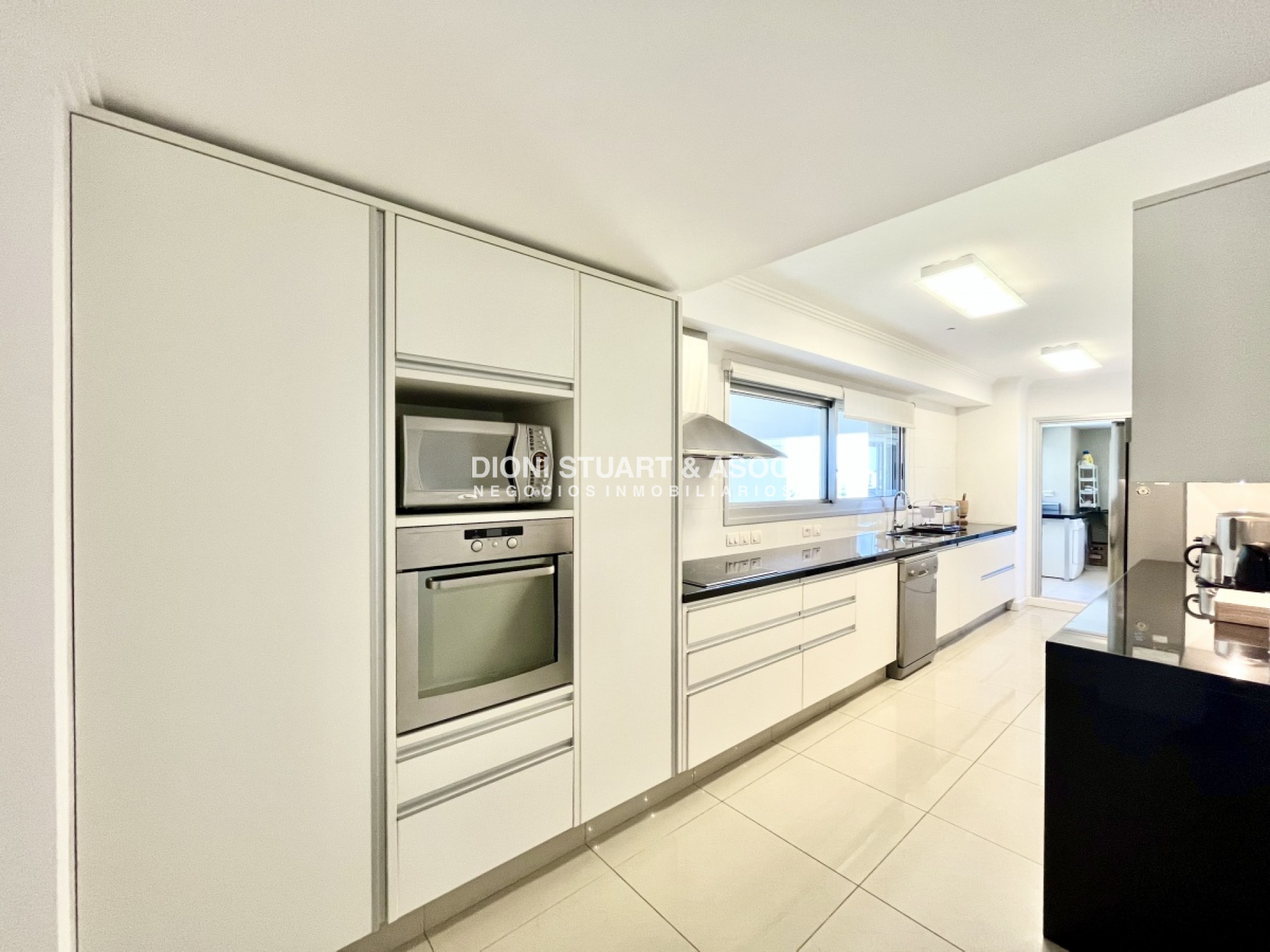 Apartamento ID.274 - Apartamento en Venta Torre Lobos - Primera Linea Playa Brava - 3 Dormitorios en Suite + Dependencia