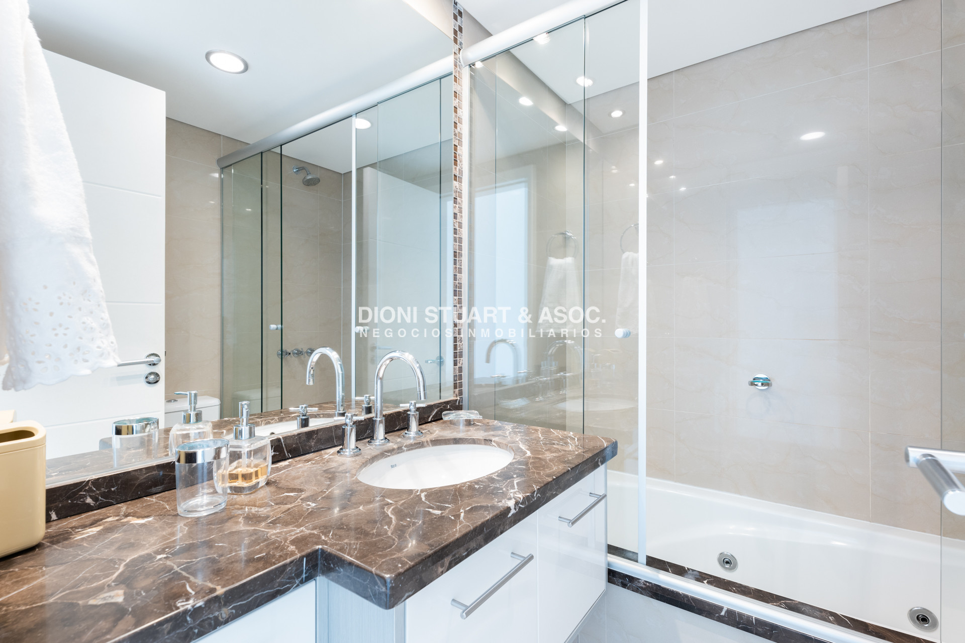 Apartamento ID.739 - DEPARTAMENTO EN VENTA EN CASINO TOWER - 2 DORM EN SUITE - TODOS LOS AMENITIES