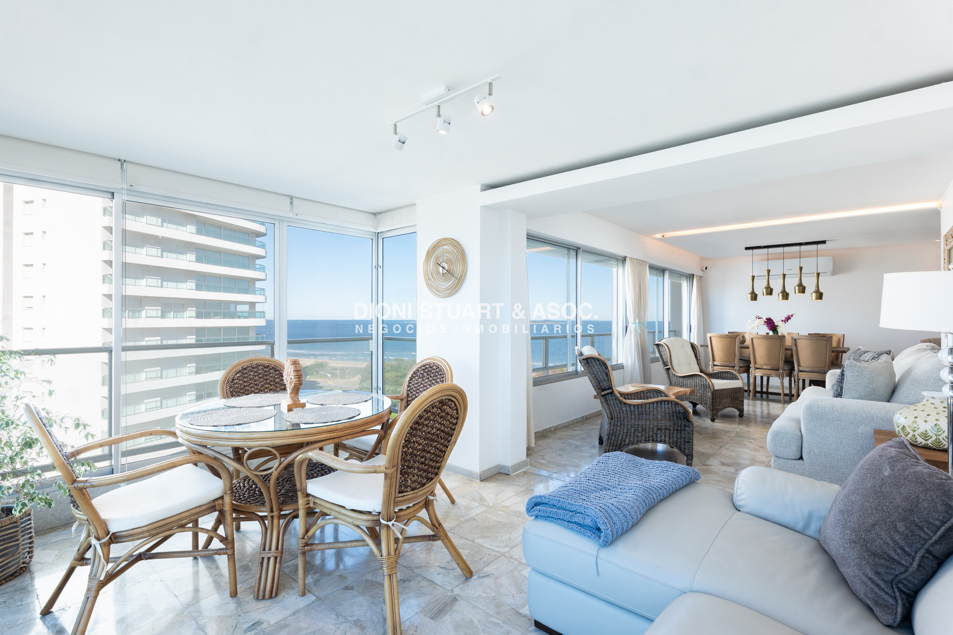 Apartamento ID.972 - APARTAMENTO EN VENTA FRENTE AL MAR DE 2 DORMITORIOS Y MEDIO RECICLADO TORRE WASHINGTON COMPLEJO LINCOLN CENTER