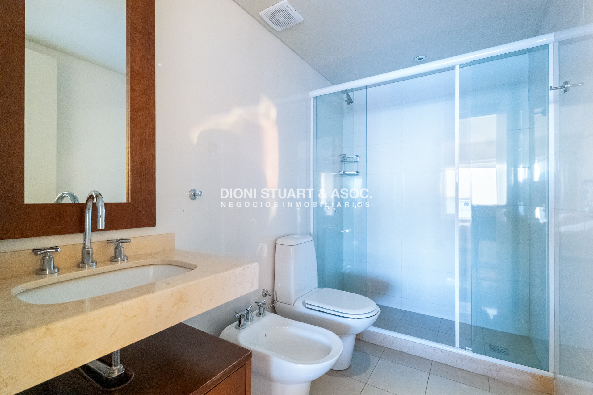 Apartamento ID.910 - DEPARTAMENTO DUPLEX EN AQUARELA - PLAYA MANSA - 4 DORM EN SUITE + DEPENDENCIA