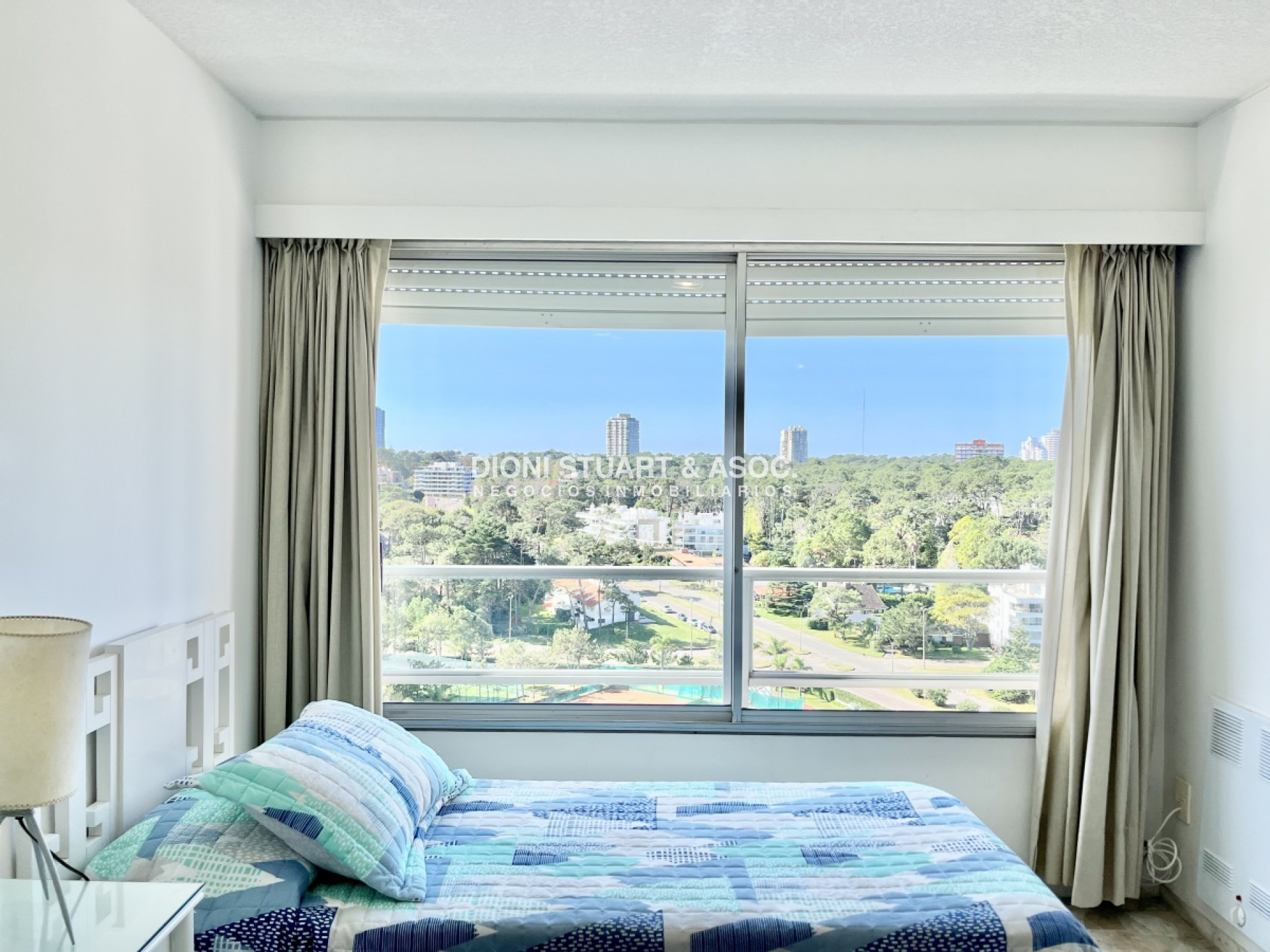 Apartamento ID.206 - Alquiler de Invierno Año 2025 - 2 Dormitorios y Medio + 2 Baños - Vista al Mar - Piscina Climatizada - Complejo Lincoln Center