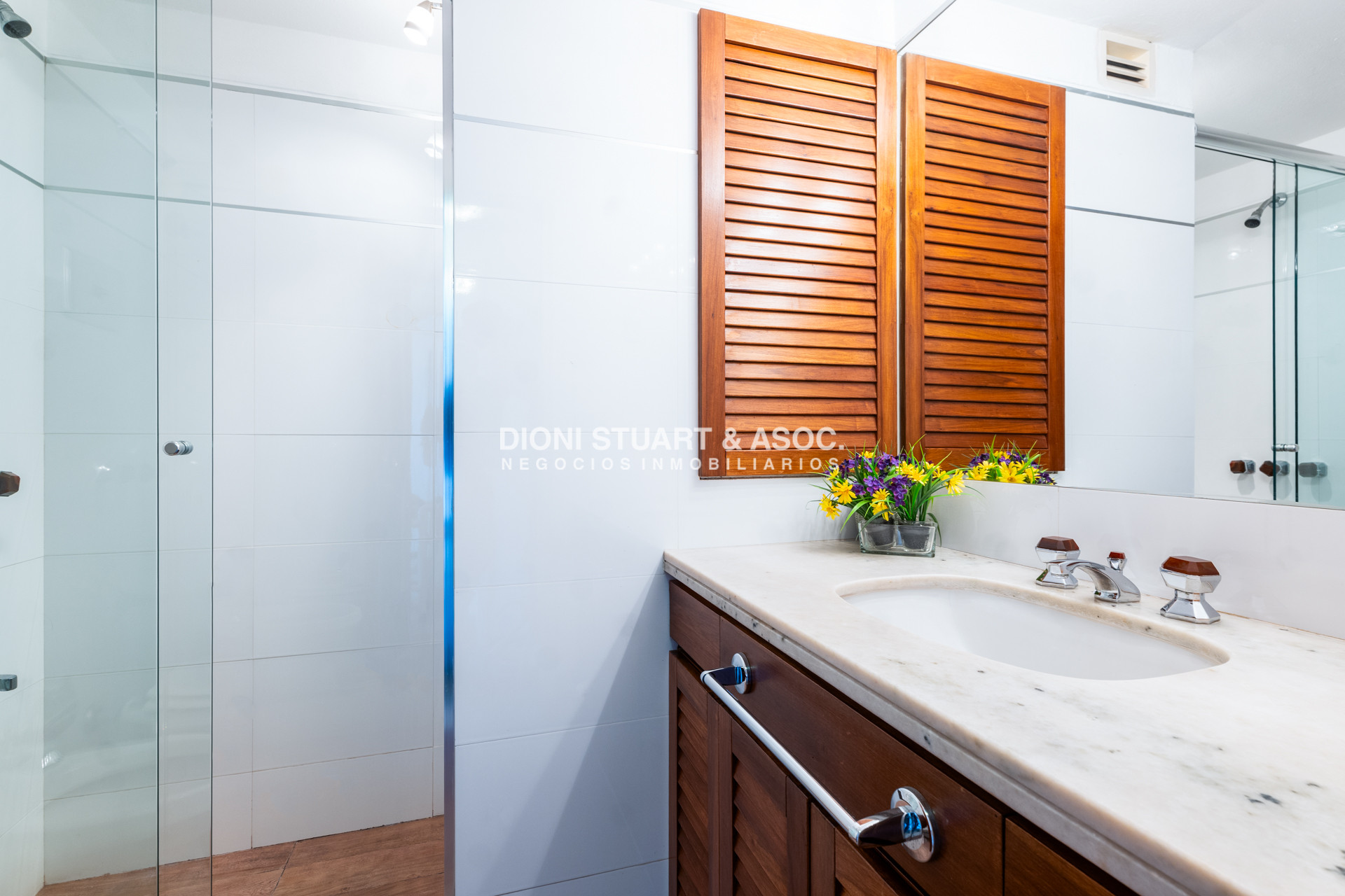Apartamento ID.926 - DEPARTAMENTO CON VISTA AL MAR - 2 DORMITORIOS - PARQUEMAR ROOSEVELT - RECICLADO